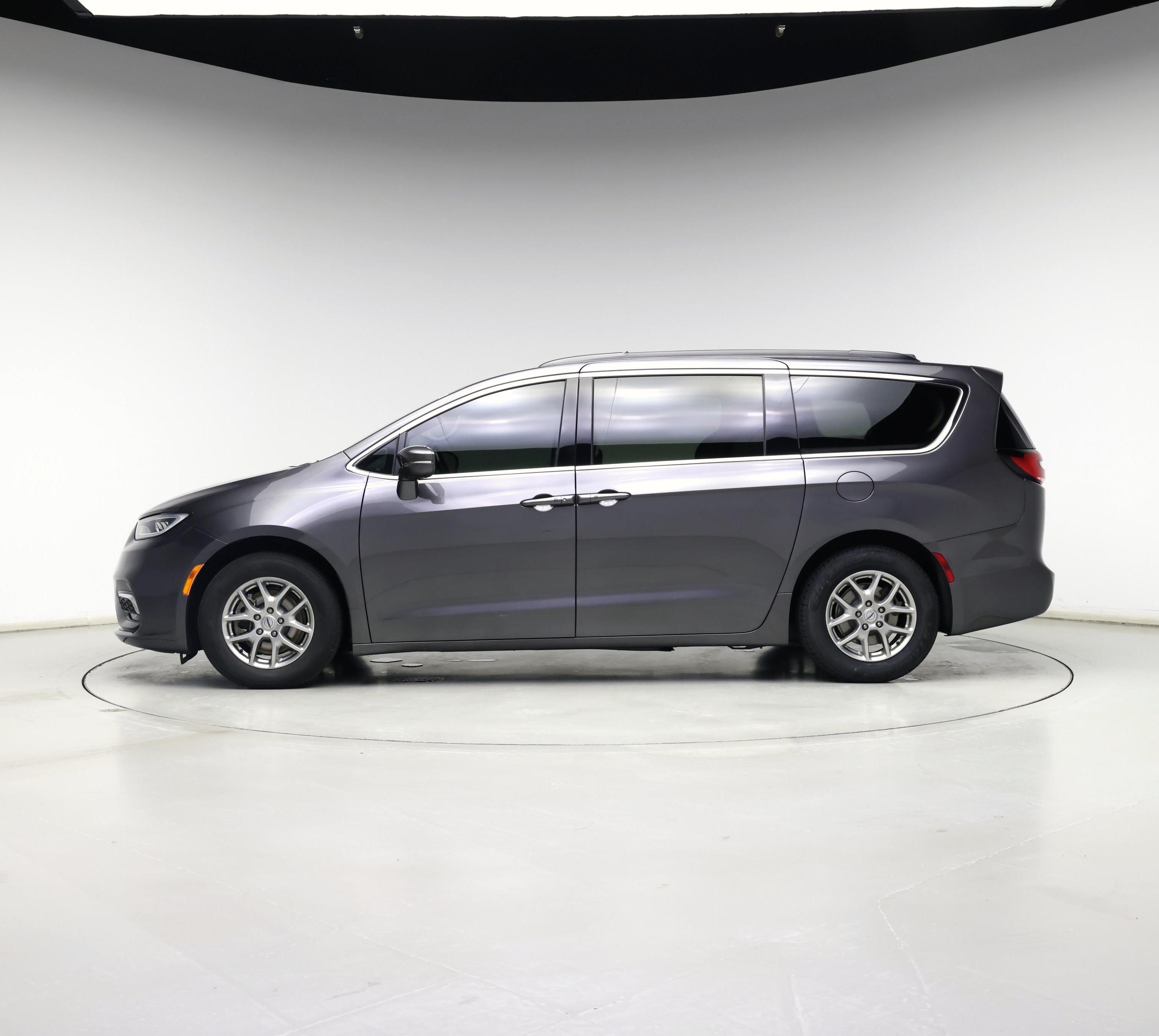 Thumbnail: 2021 Chrysler Pacifica - 3