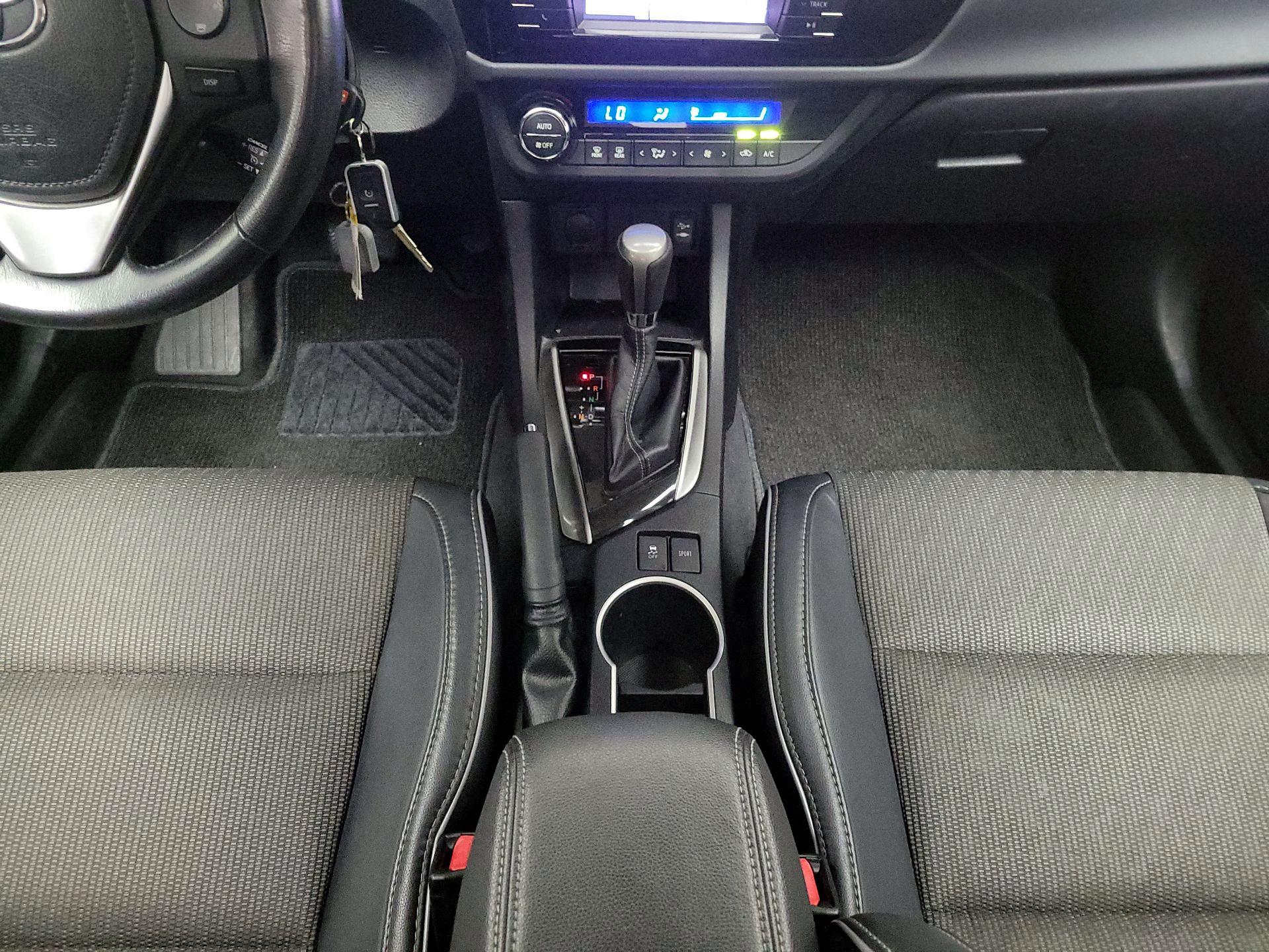 Thumbnail: 2015 Toyota Corolla - 17