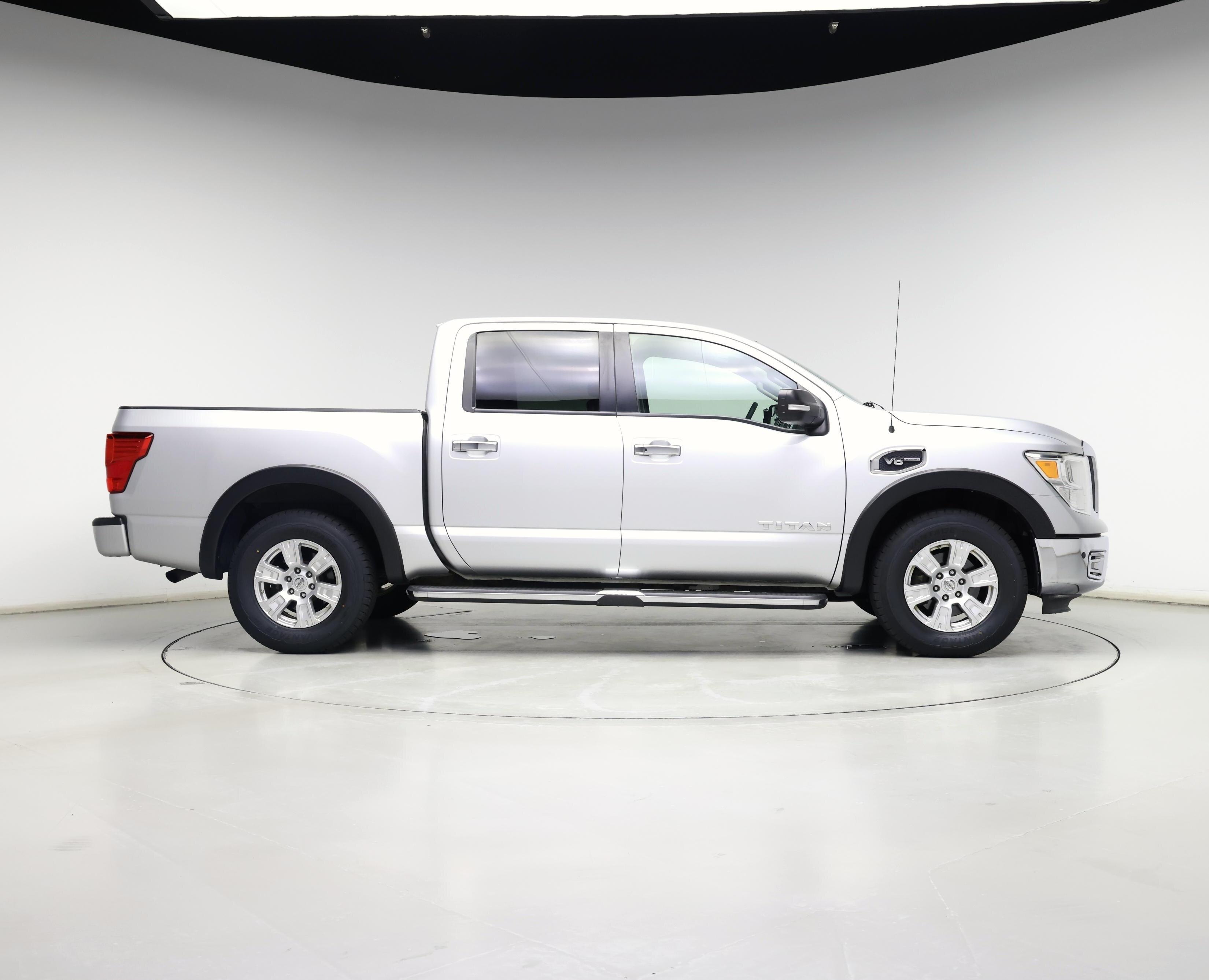 Thumbnail: 2017 Nissan Titan - 7