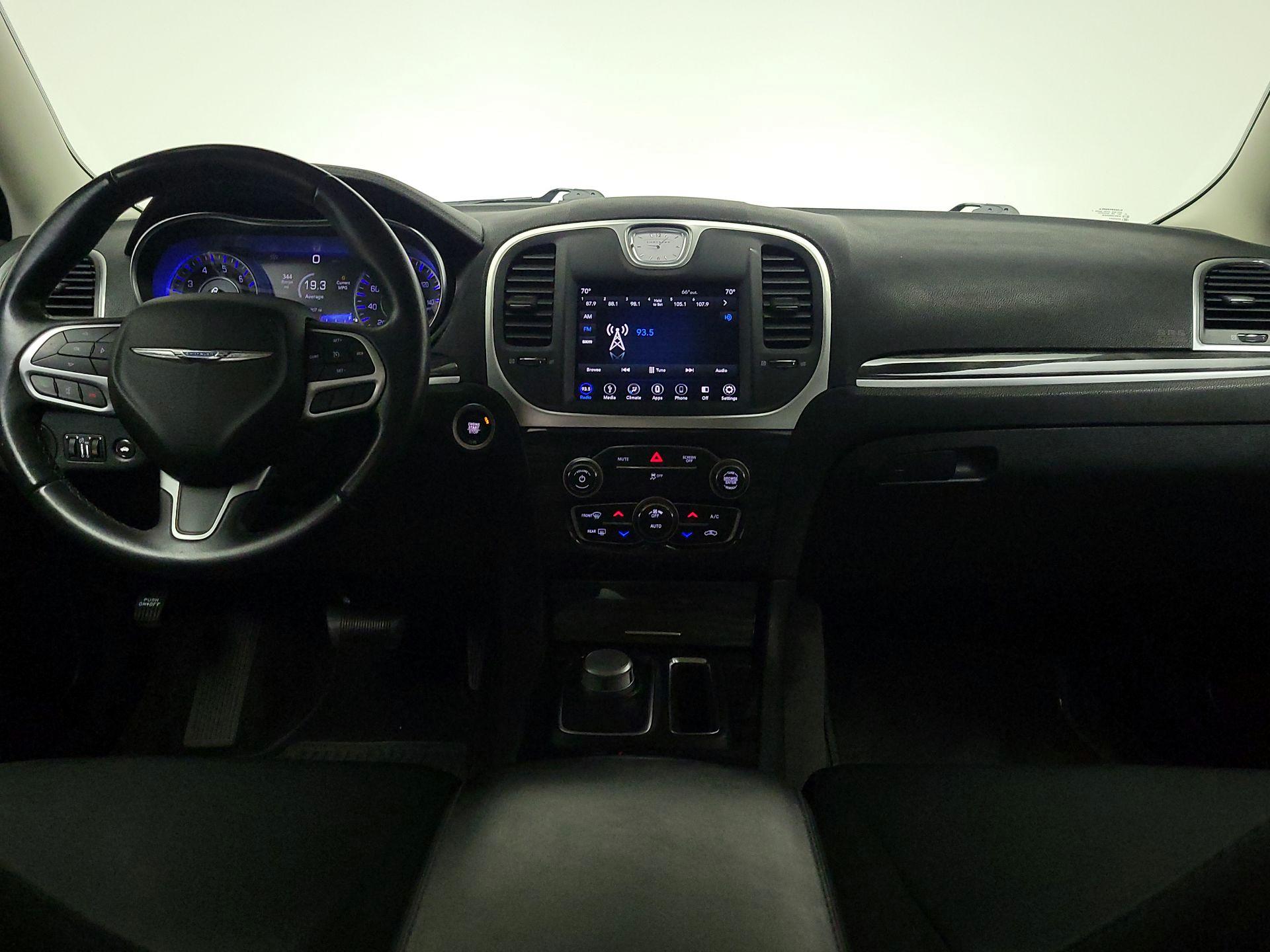 Thumbnail: 2018 Chrysler 300 - 9