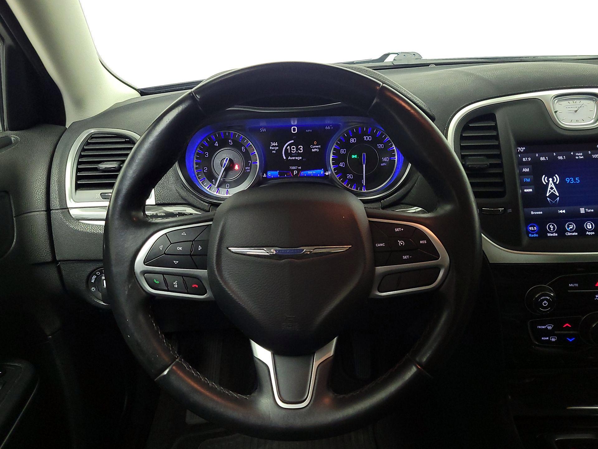 Thumbnail: 2018 Chrysler 300 - 10