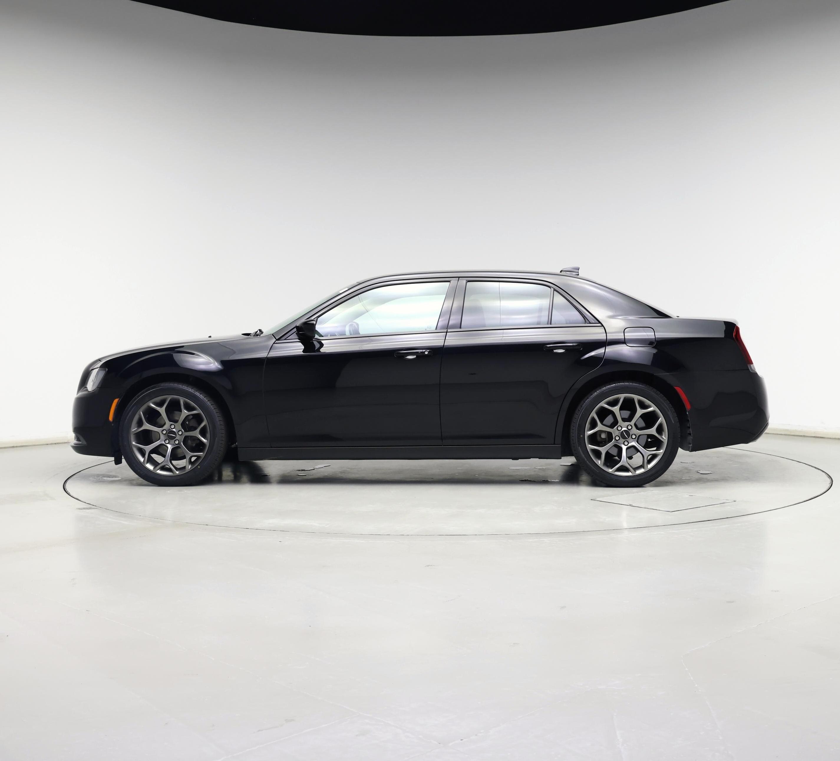 Thumbnail: 2018 Chrysler 300 - 3