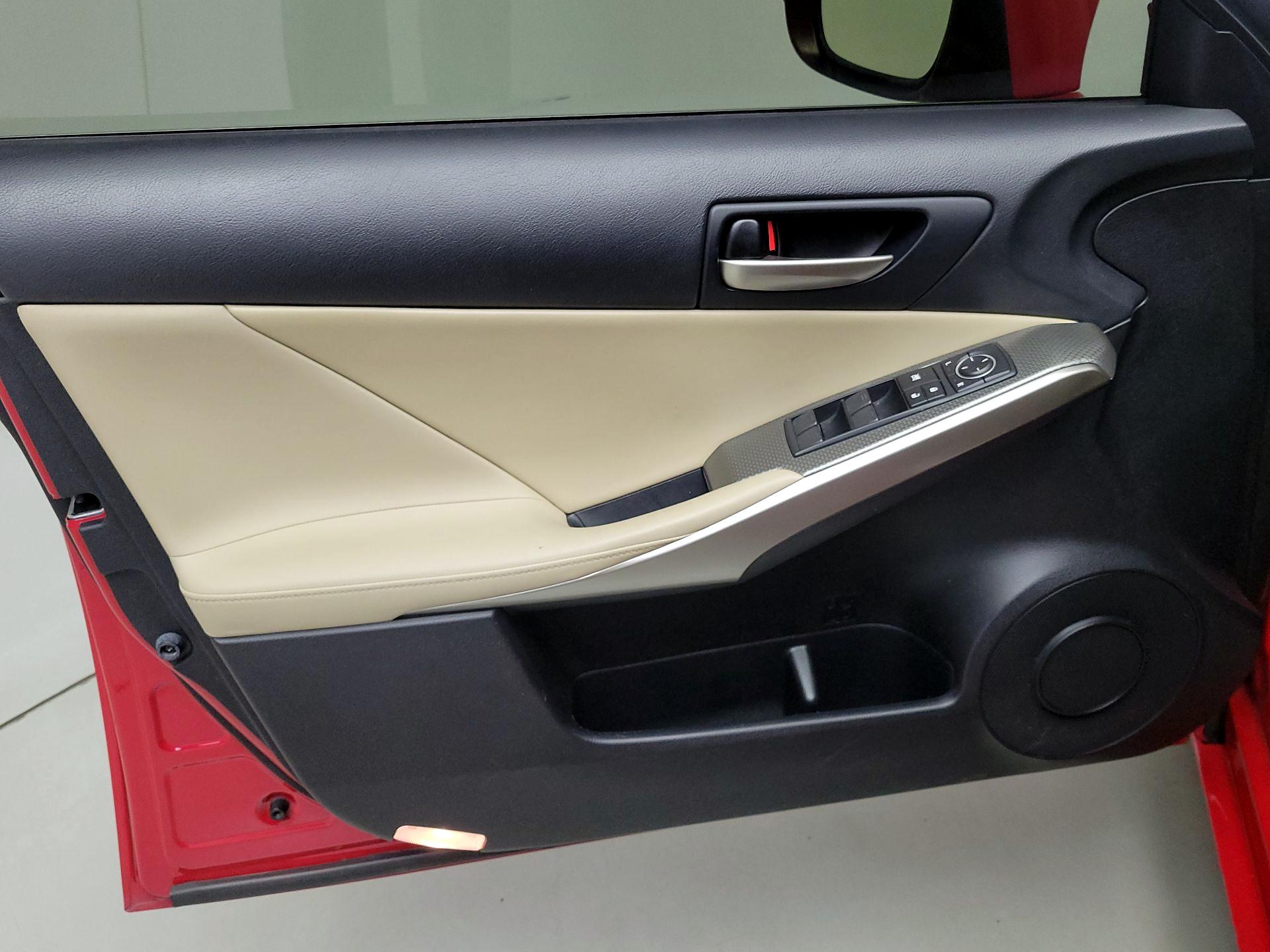 Thumbnail: 2017 Lexus IS - 12