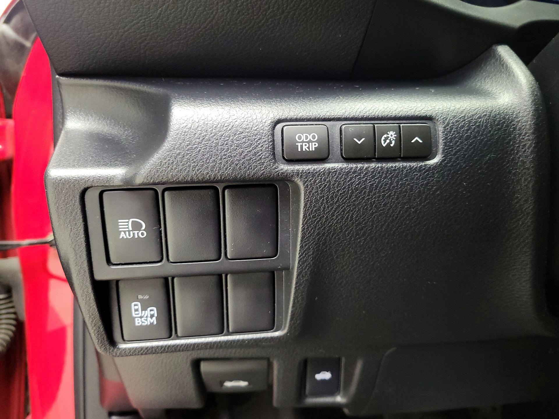 Thumbnail: 2017 Lexus IS - 13