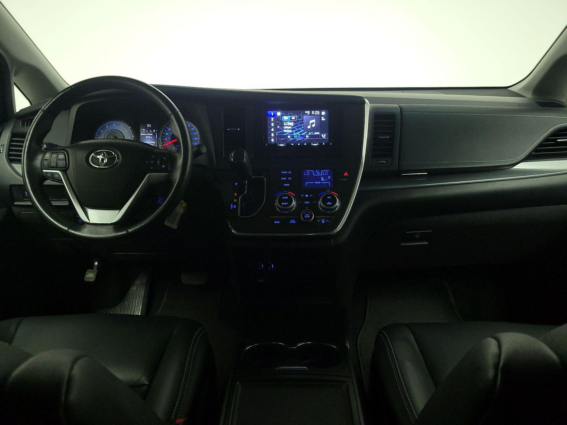 Thumbnail: 2015 Toyota Sienna - 9