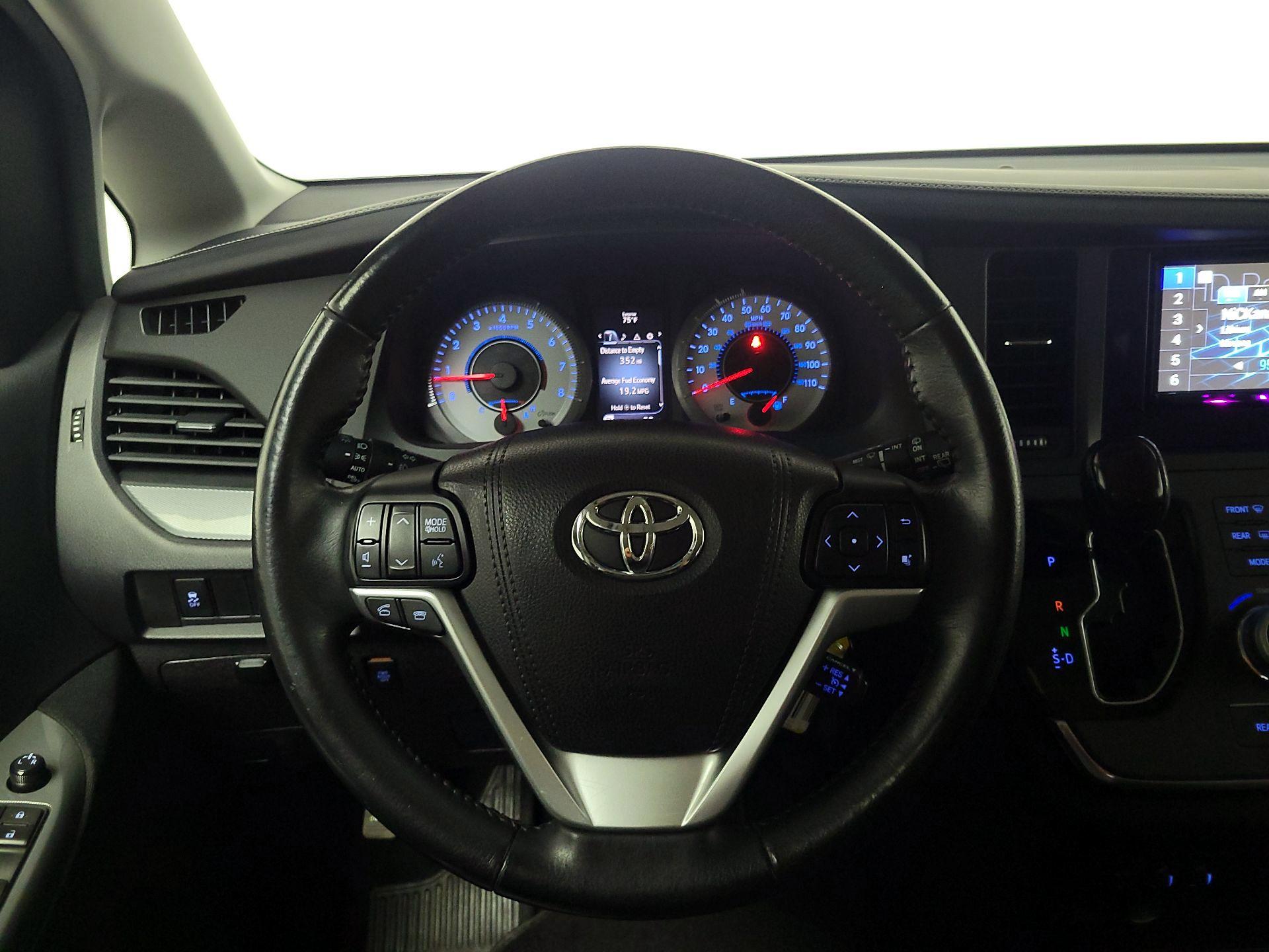 Thumbnail: 2015 Toyota Sienna - 10