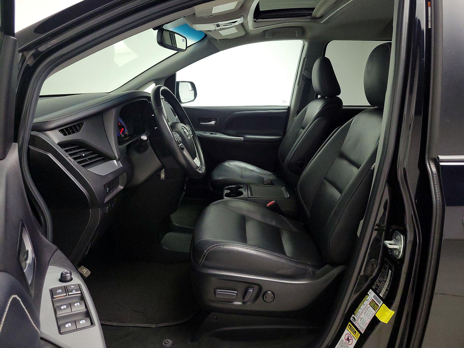 Thumbnail: 2015 Toyota Sienna - 11