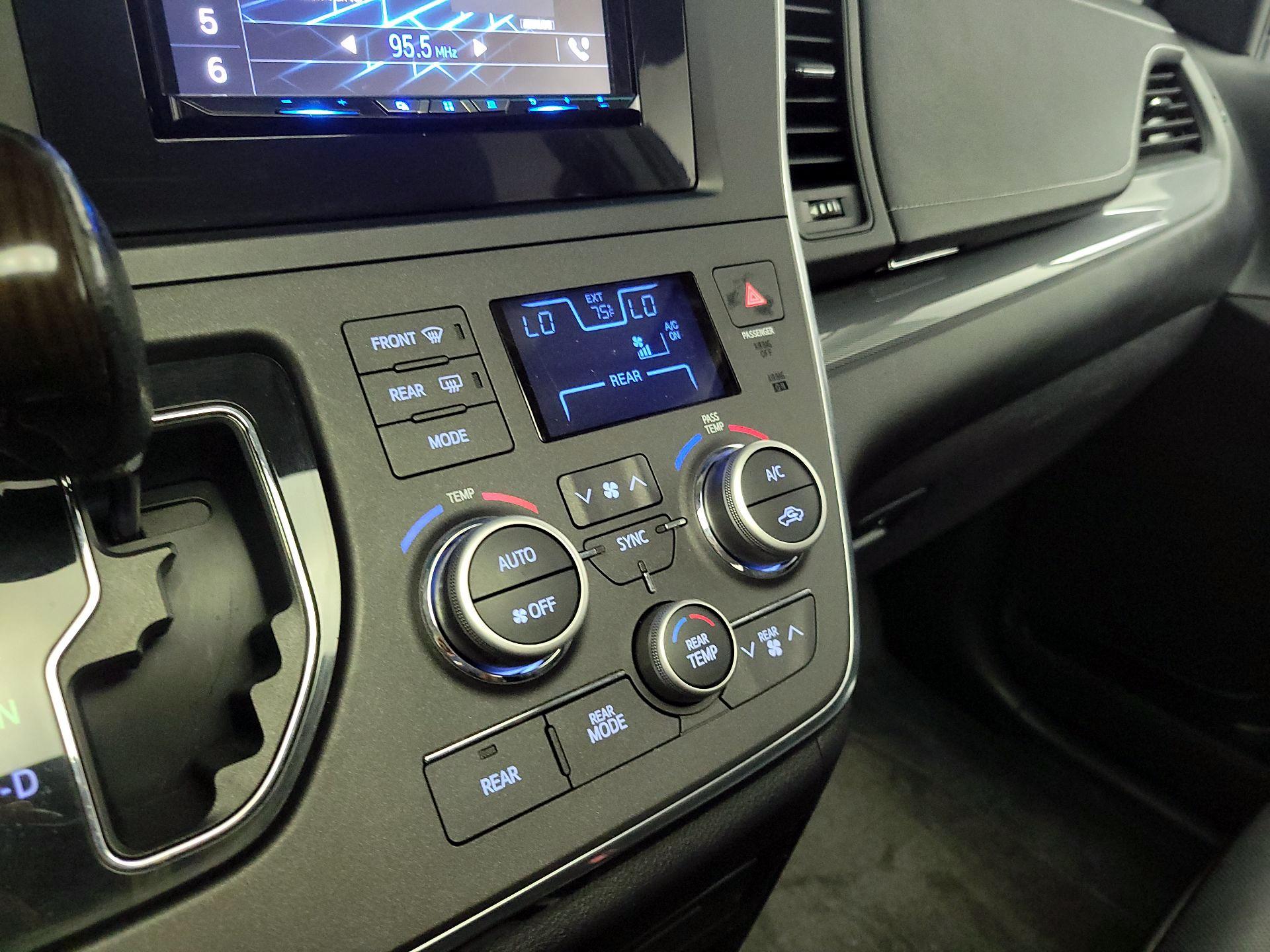 Thumbnail: 2015 Toyota Sienna - 16