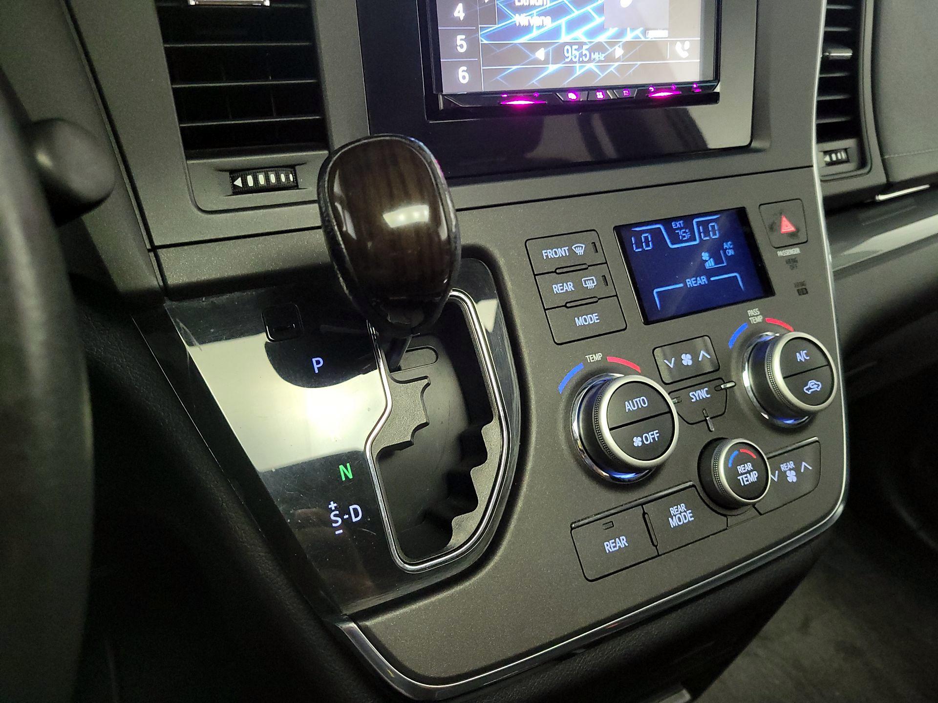 Thumbnail: 2015 Toyota Sienna - 17