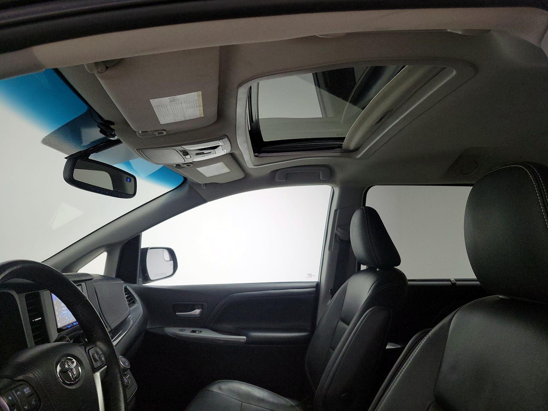 Thumbnail: 2015 Toyota Sienna - 19