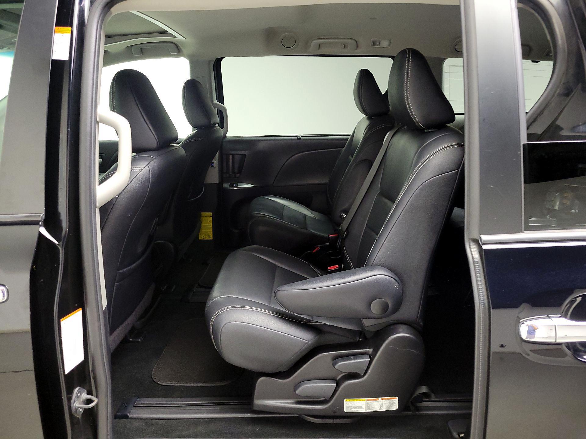 Thumbnail: 2015 Toyota Sienna - 20