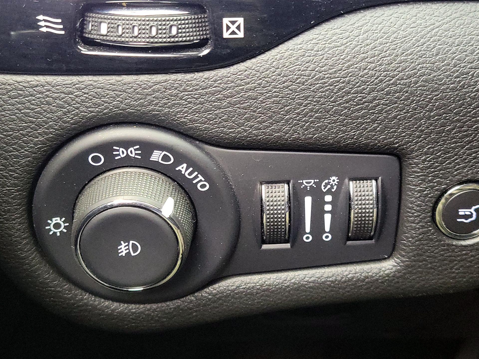 Thumbnail: 2023 Jeep Cherokee - 13