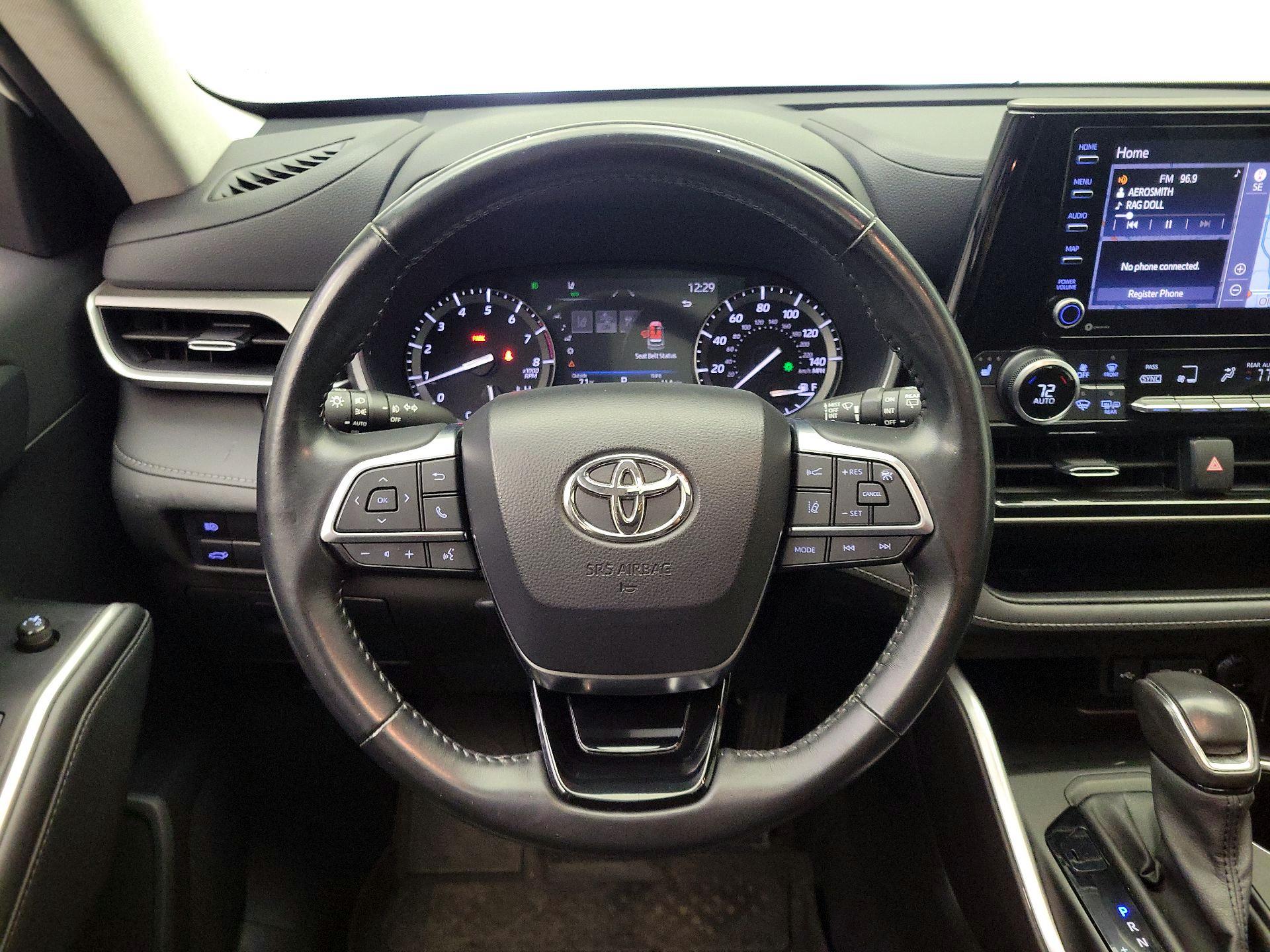 Thumbnail: 2021 Toyota Highlander - 10