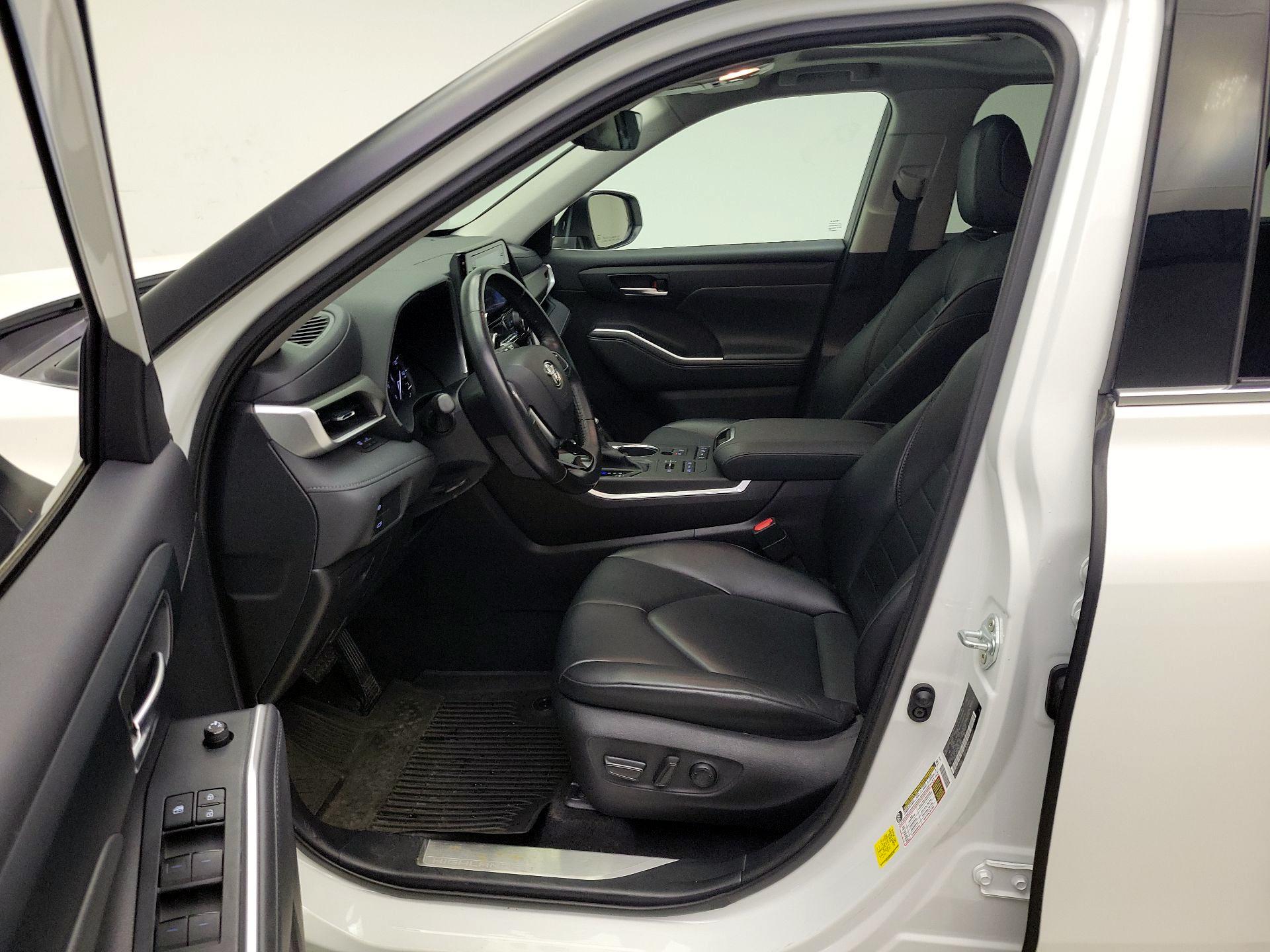 Thumbnail: 2021 Toyota Highlander - 11