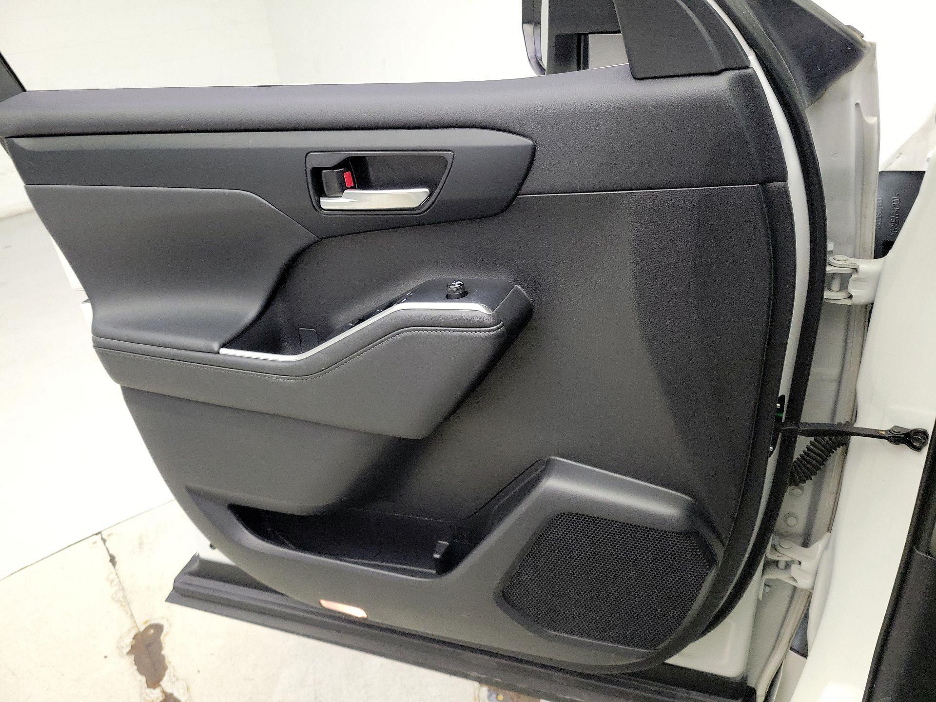 Thumbnail: 2021 Toyota Highlander - 12