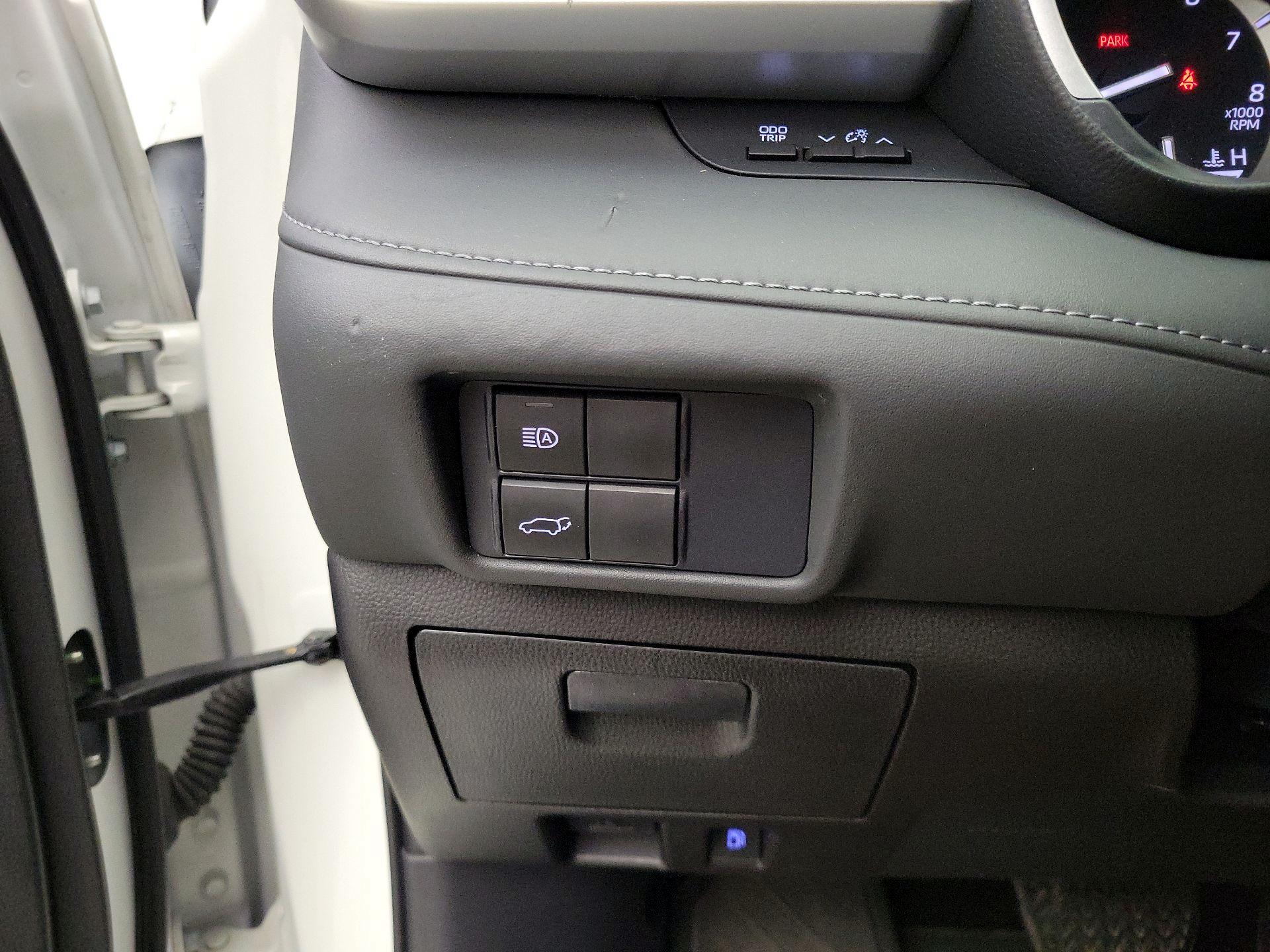 Thumbnail: 2021 Toyota Highlander - 13