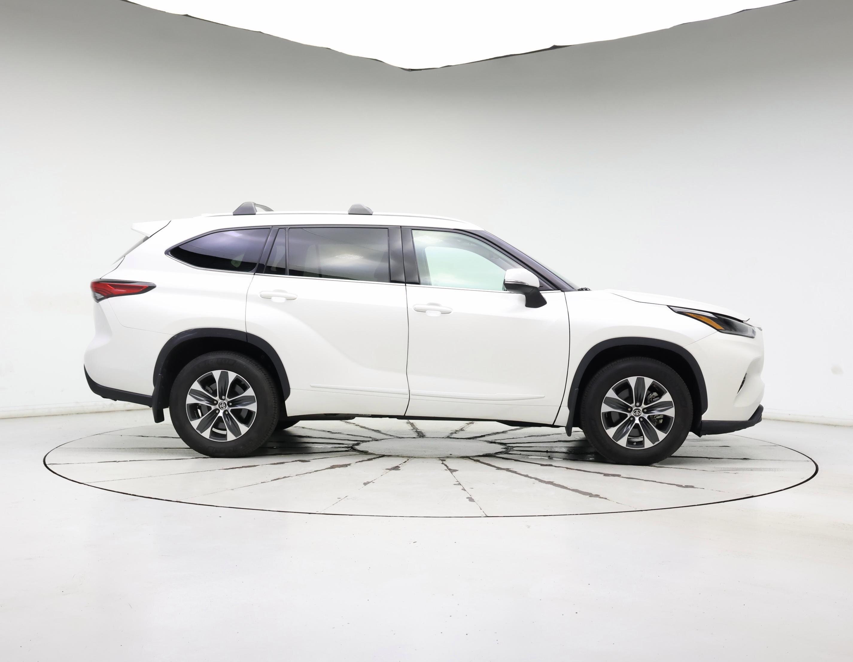 Thumbnail: 2021 Toyota Highlander - 7