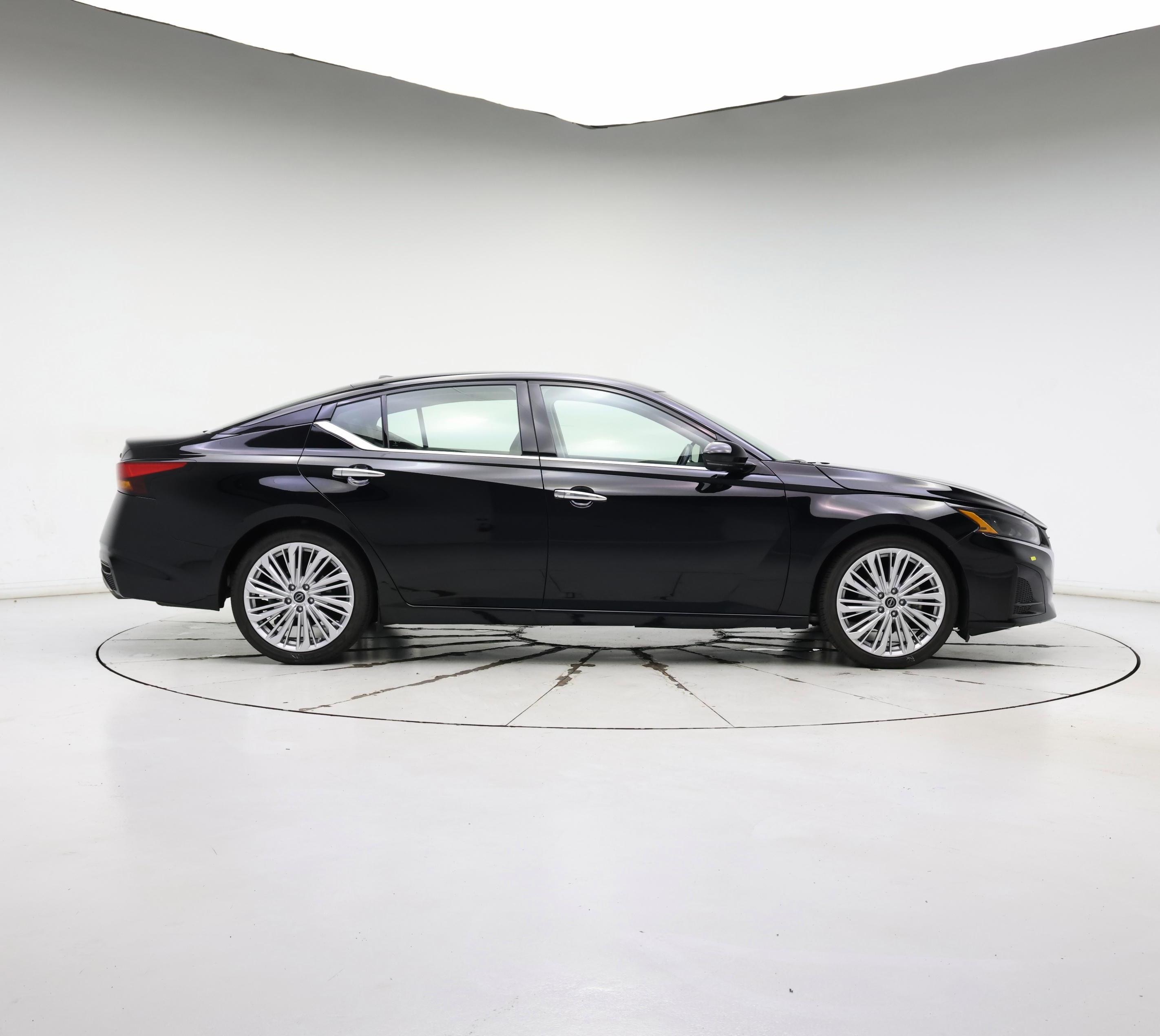 Thumbnail: 2023 Nissan Altima - 7
