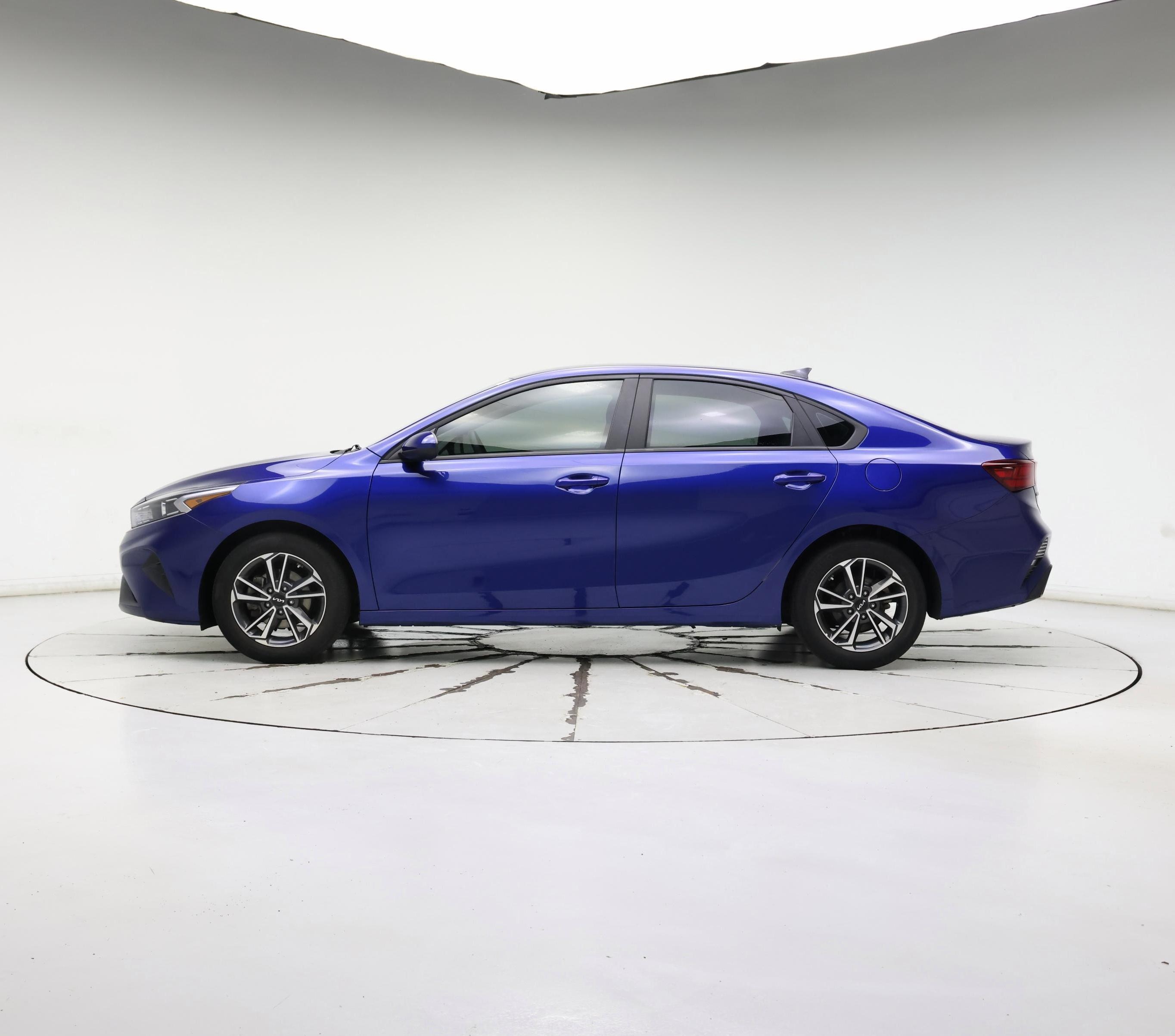 Thumbnail: 2023 Kia Forte - 3
