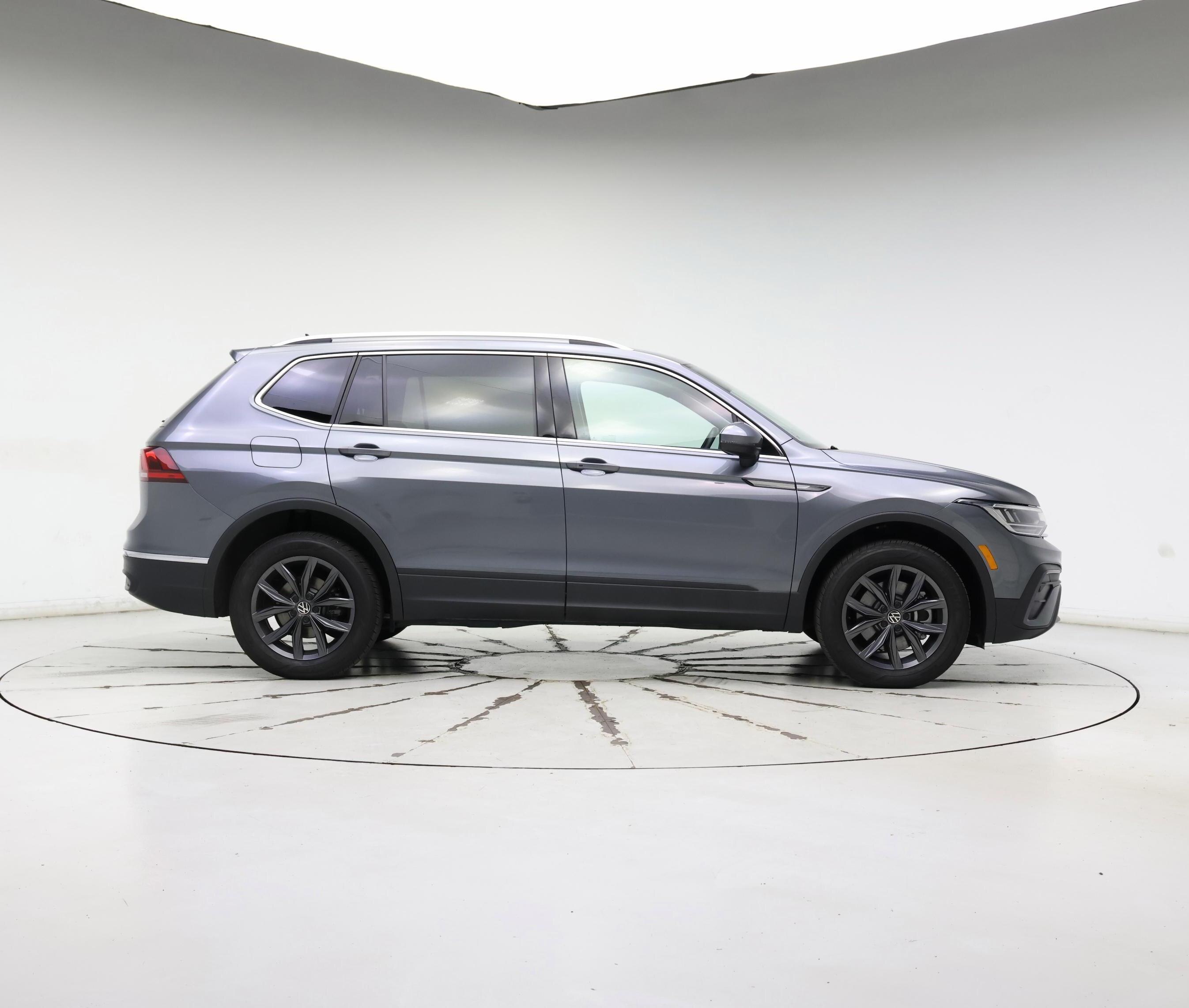 Thumbnail: 2023 Volkswagen Tiguan - 7
