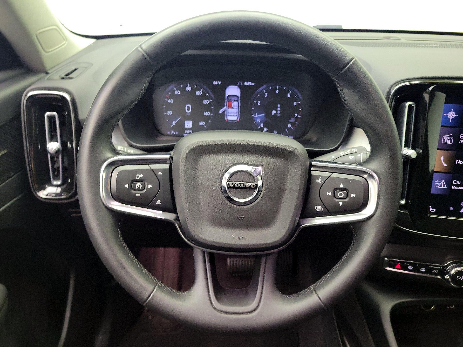 Thumbnail: 2022 Volvo XC40 - 10