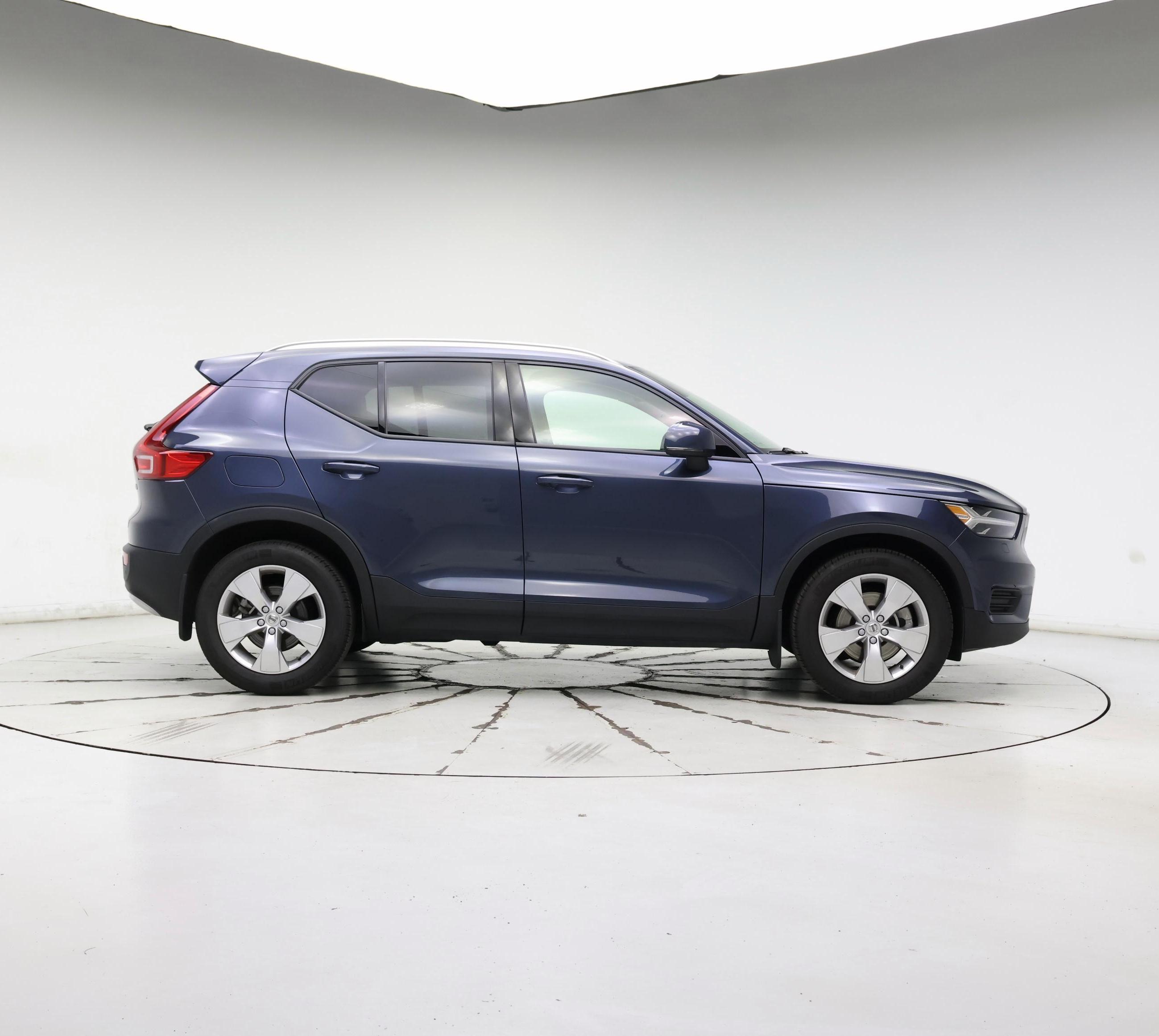Thumbnail: 2022 Volvo XC40 - 7