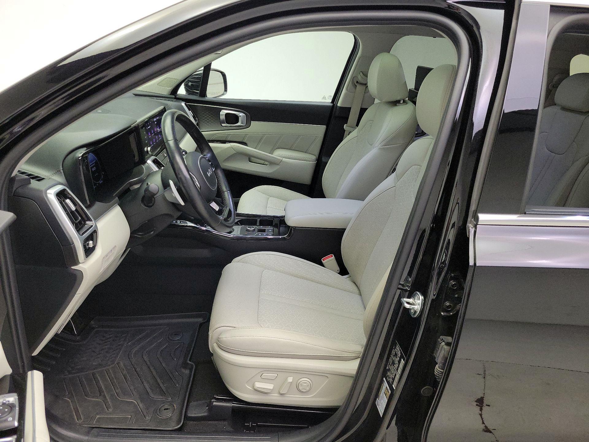 Thumbnail: 2023 Kia Sorento - 11