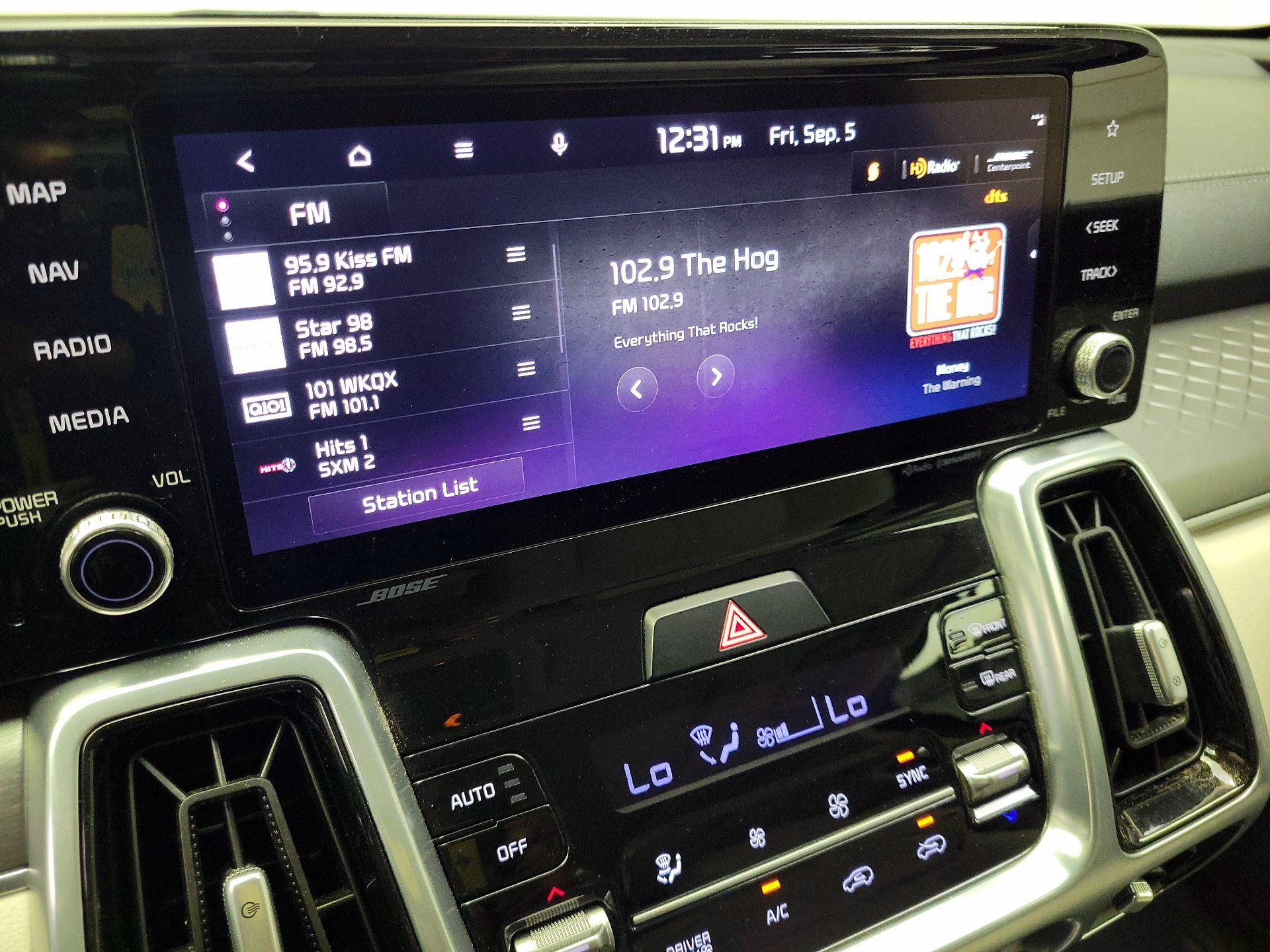 Thumbnail: 2023 Kia Sorento - 16