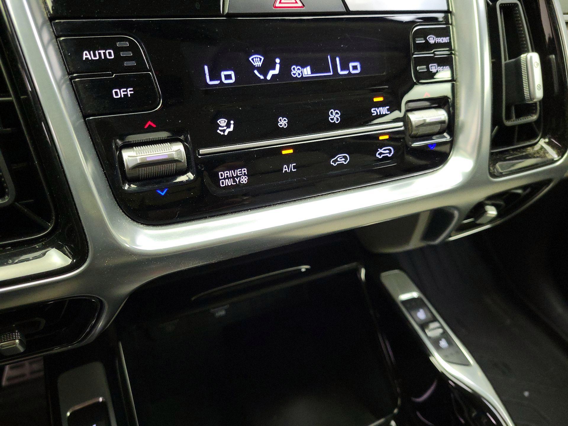 Thumbnail: 2023 Kia Sorento - 17