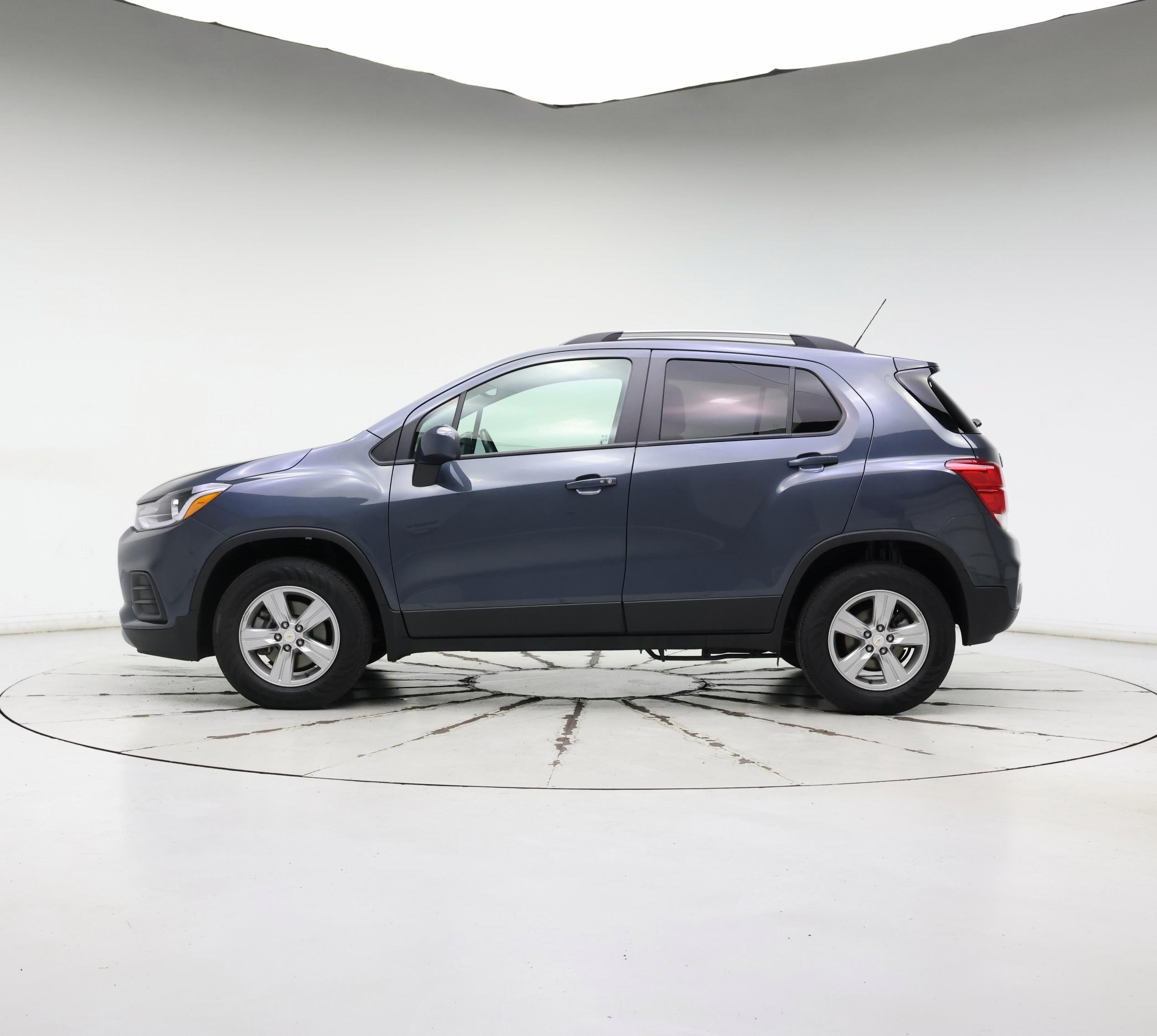Thumbnail: 2022 Chevrolet Trax - 3