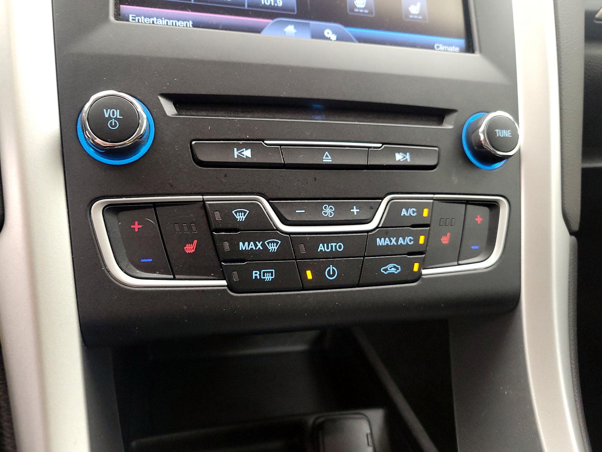 Thumbnail: 2016 Ford Fusion - 16