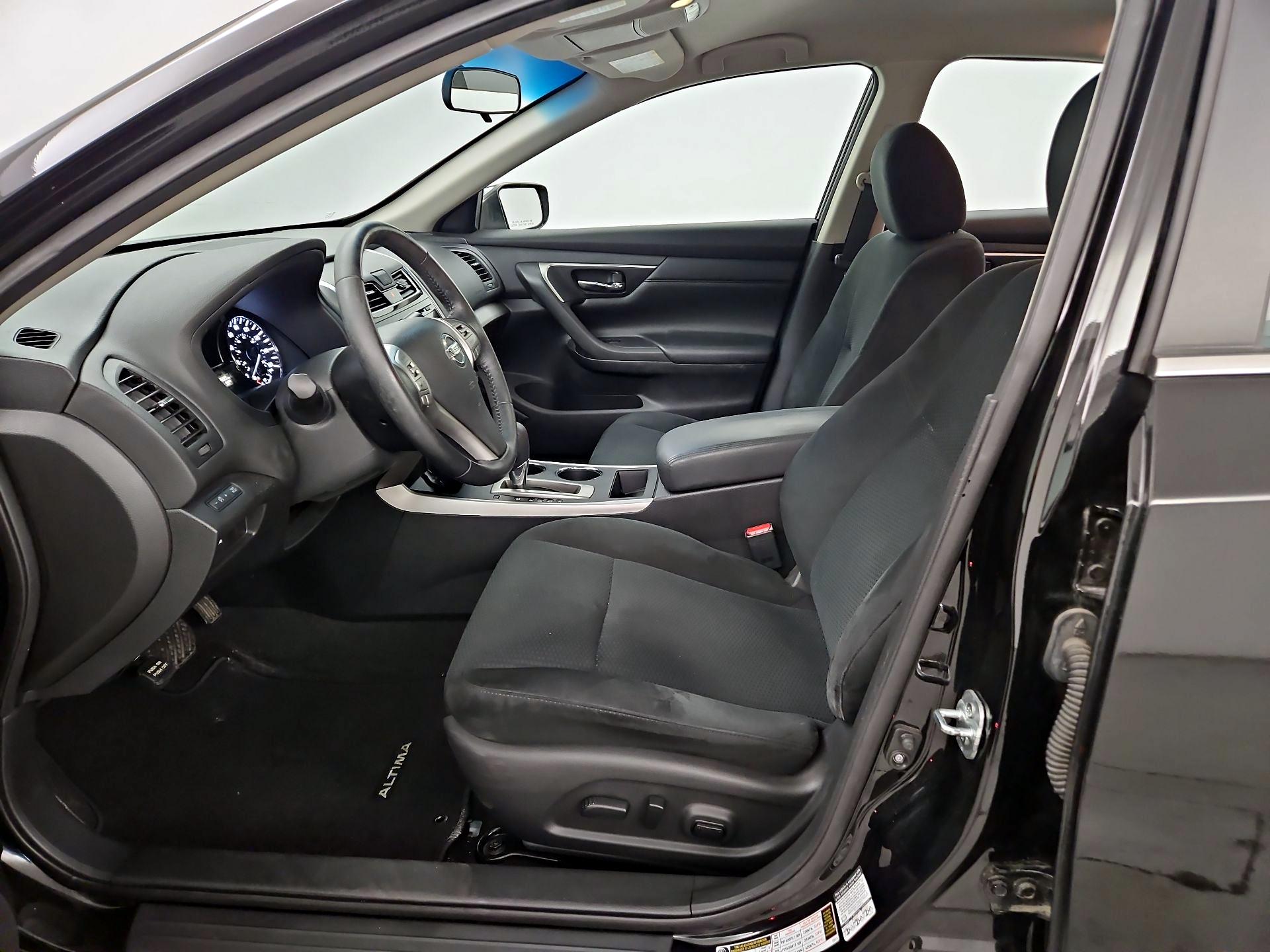 Thumbnail: 2015 Nissan Altima - 11