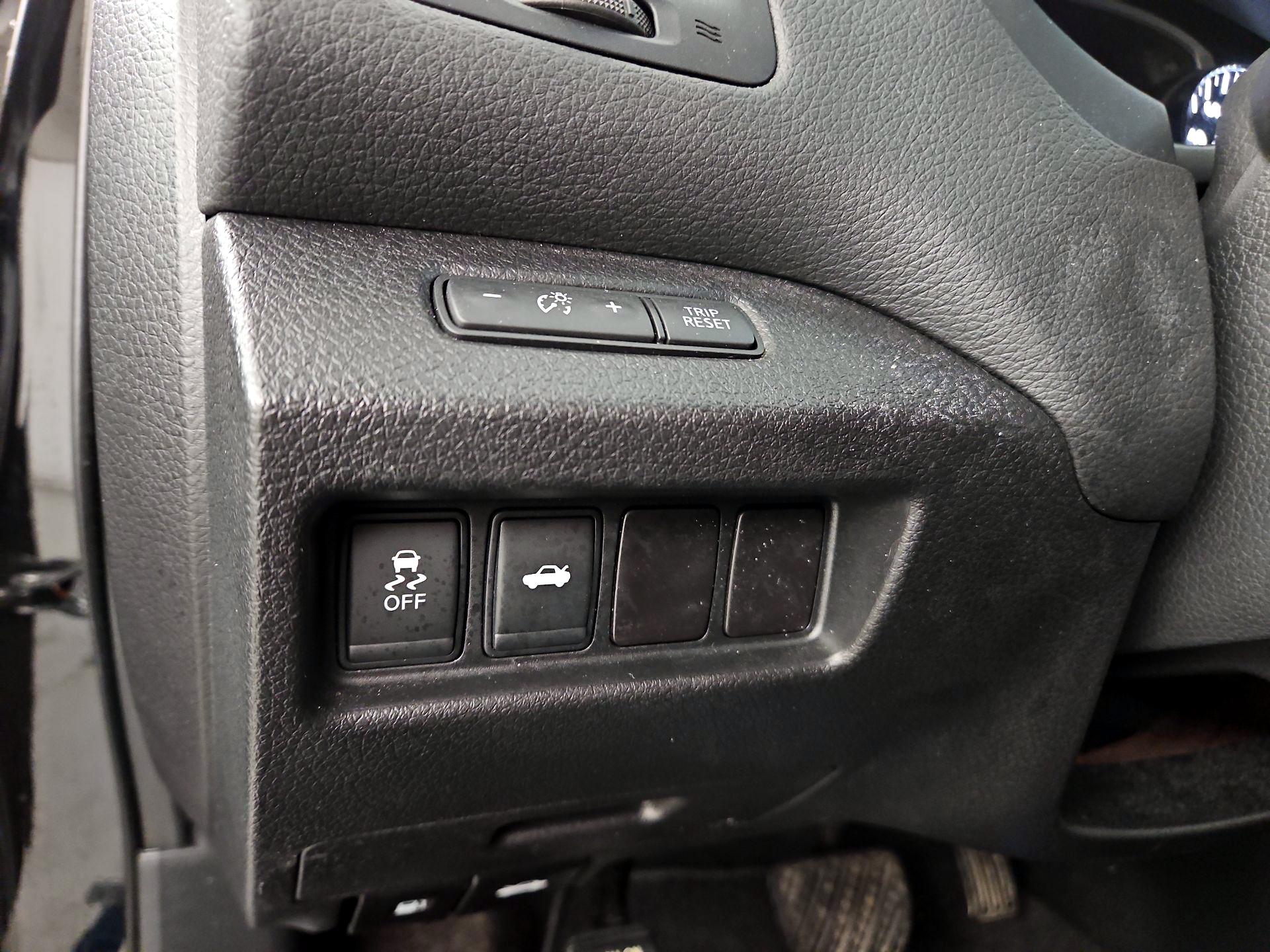 Thumbnail: 2015 Nissan Altima - 13