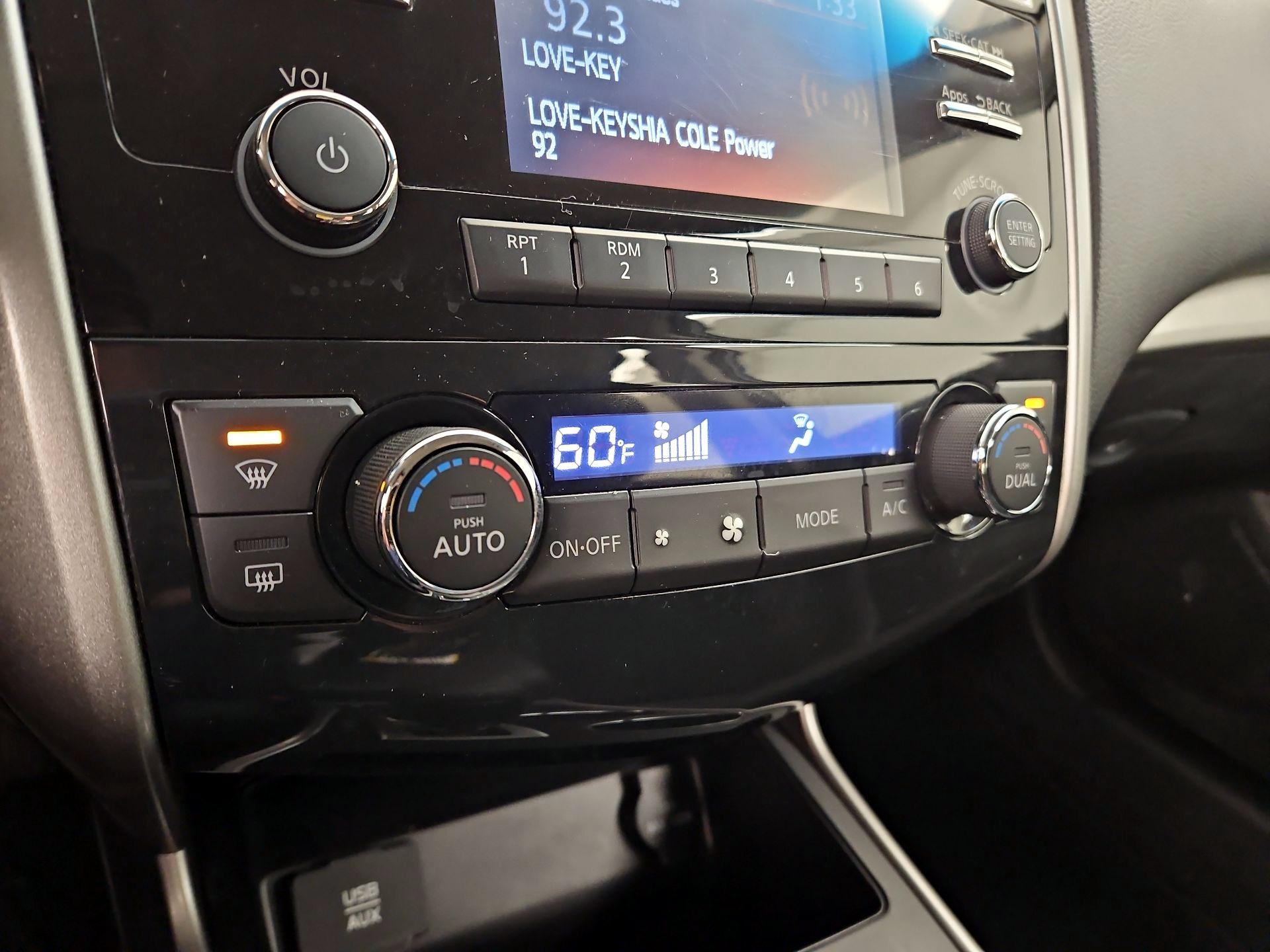Thumbnail: 2015 Nissan Altima - 16