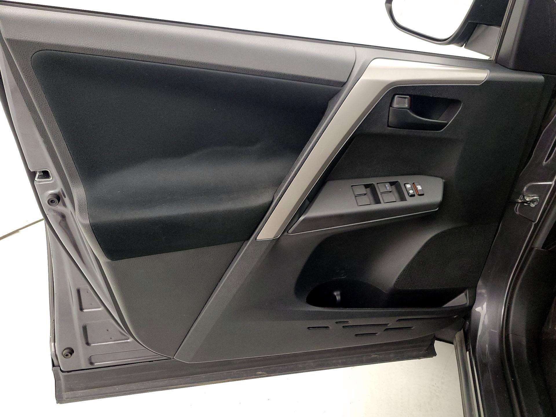 Thumbnail: 2016 Toyota RAV4 - 12