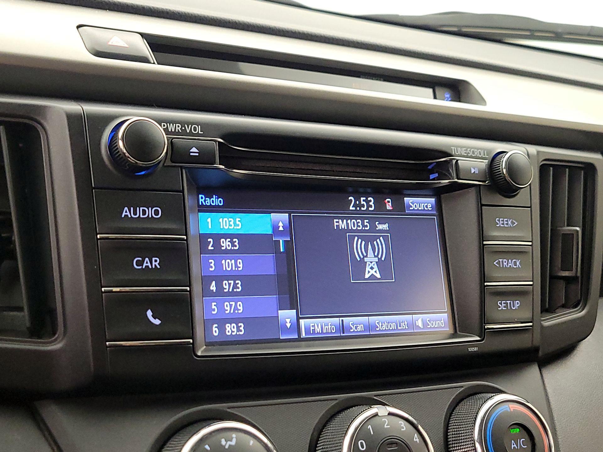 Thumbnail: 2016 Toyota RAV4 - 15