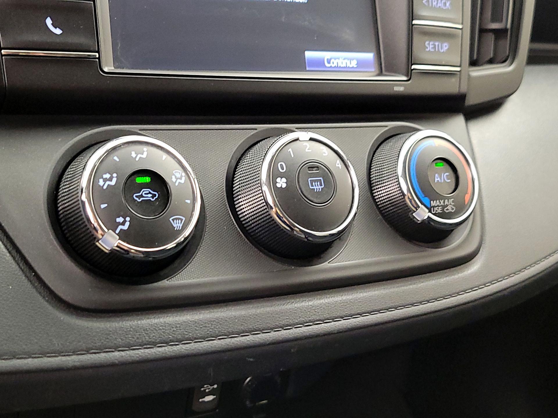Thumbnail: 2016 Toyota RAV4 - 16