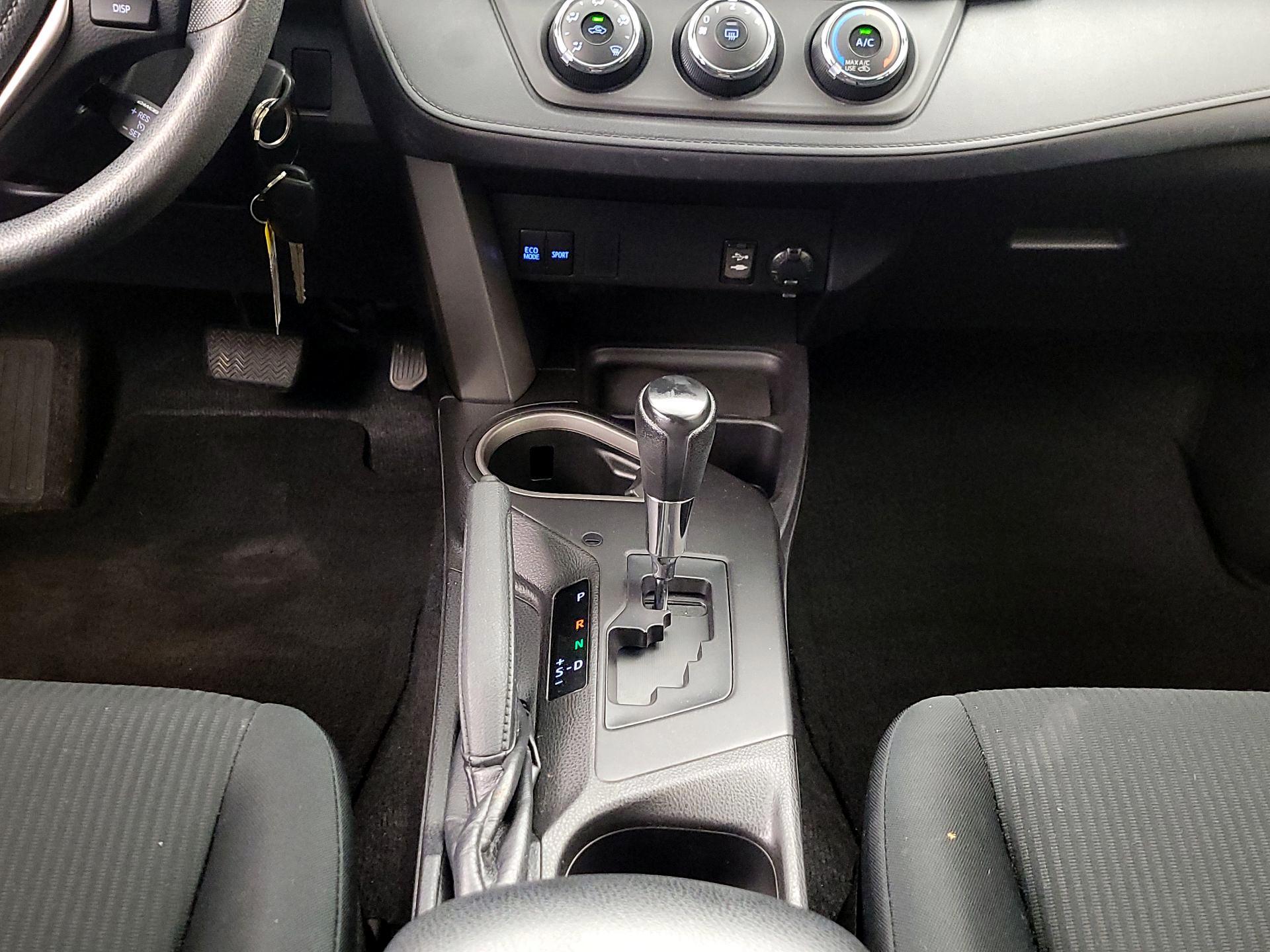 Thumbnail: 2016 Toyota RAV4 - 17