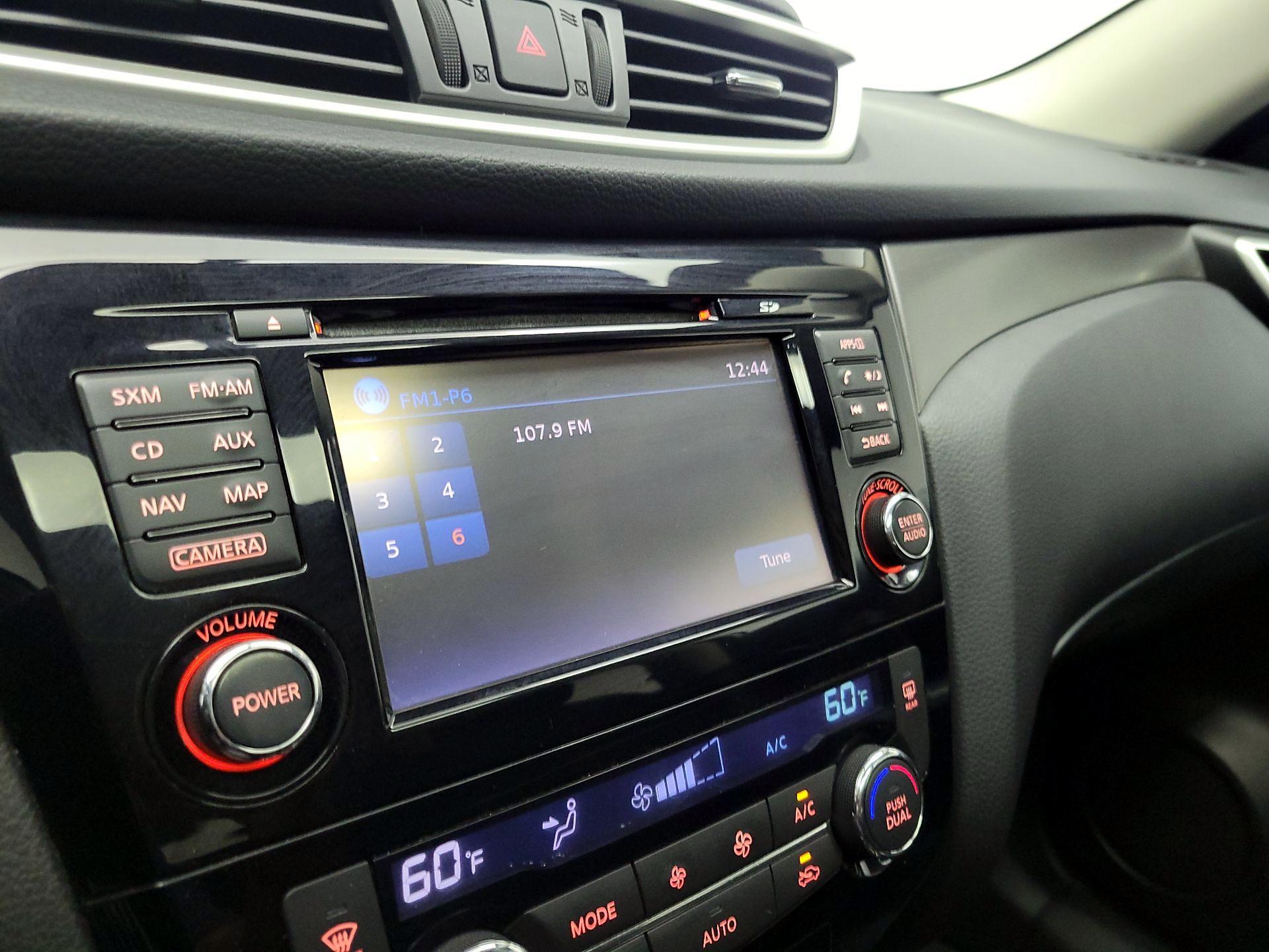 Thumbnail: 2016 Nissan Rogue - 16