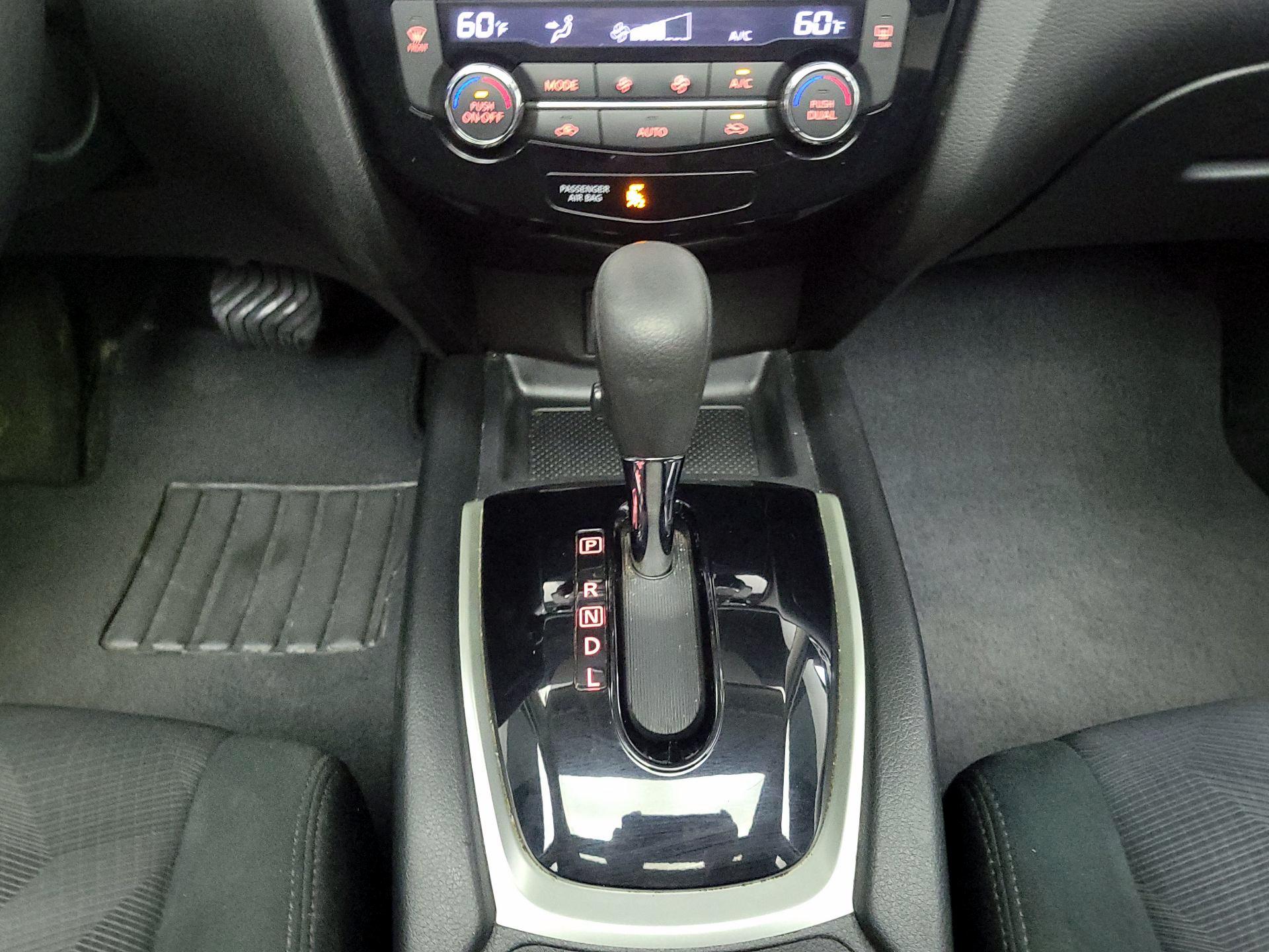 Thumbnail: 2016 Nissan Rogue - 18