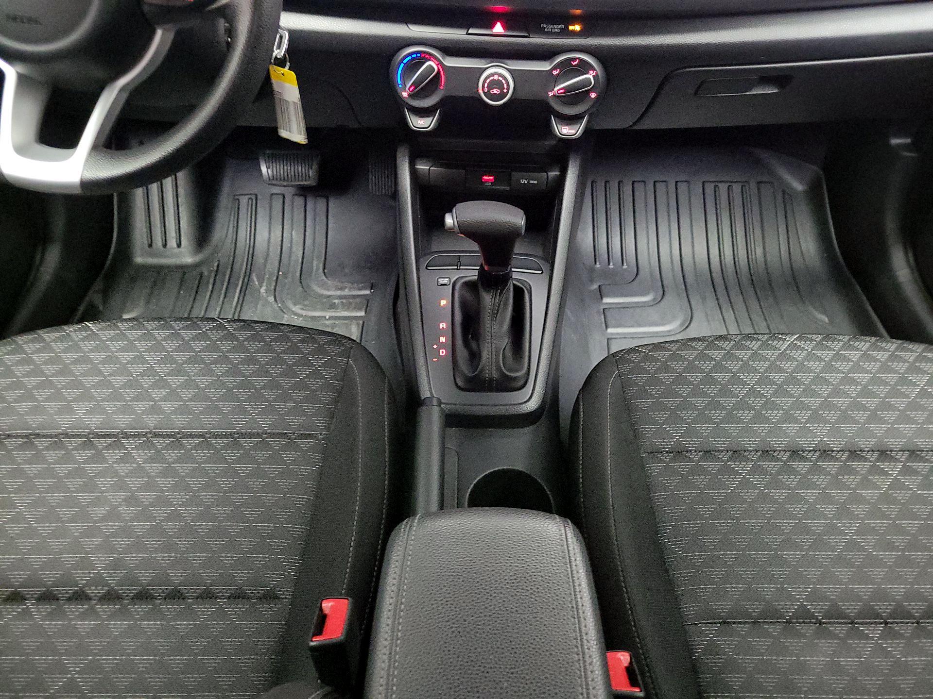 Thumbnail: 2022 Kia Rio - 17
