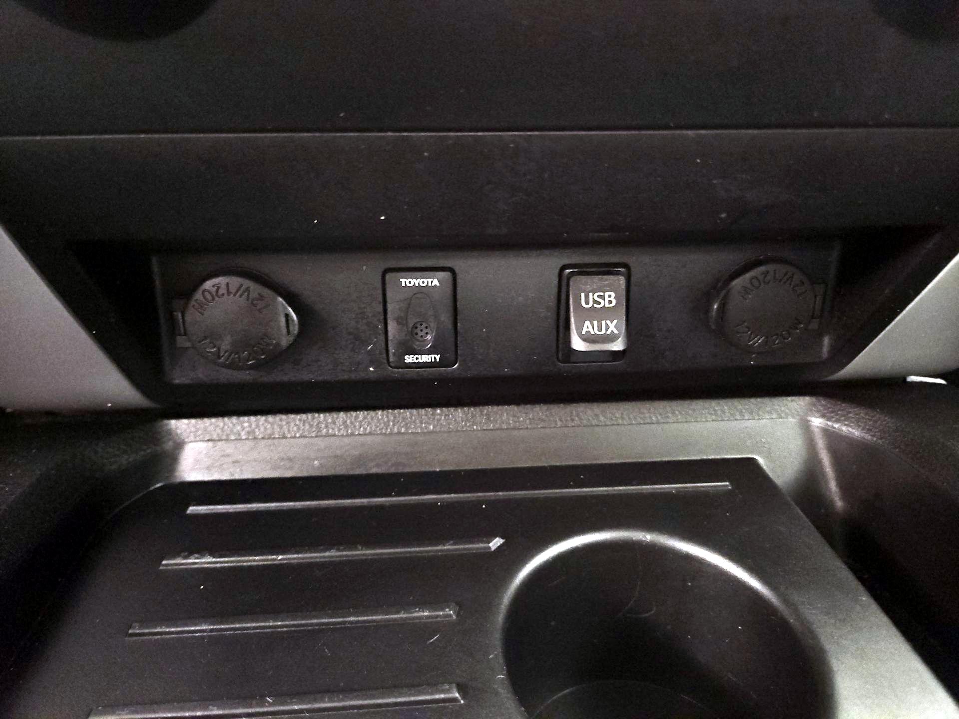 Thumbnail: 2015 Toyota Tundra - 19