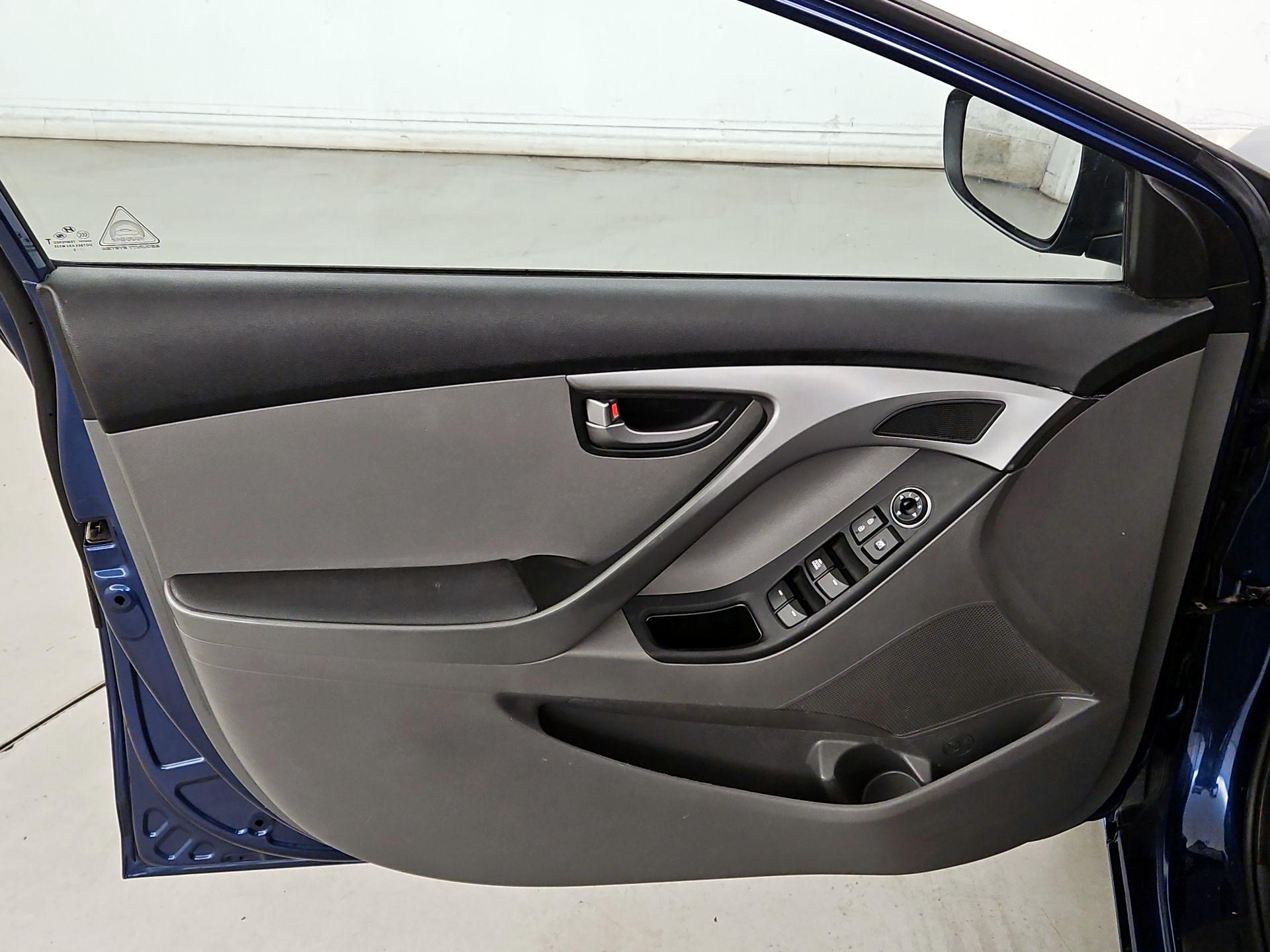 Thumbnail: 2016 Hyundai Elantra - 12