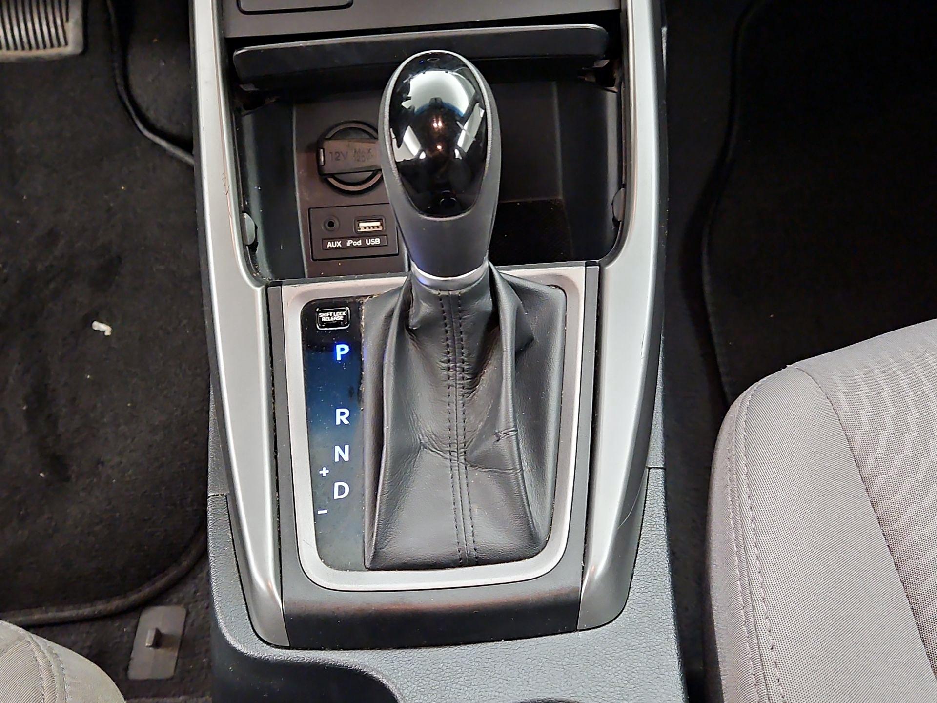 Thumbnail: 2016 Hyundai Elantra - 16
