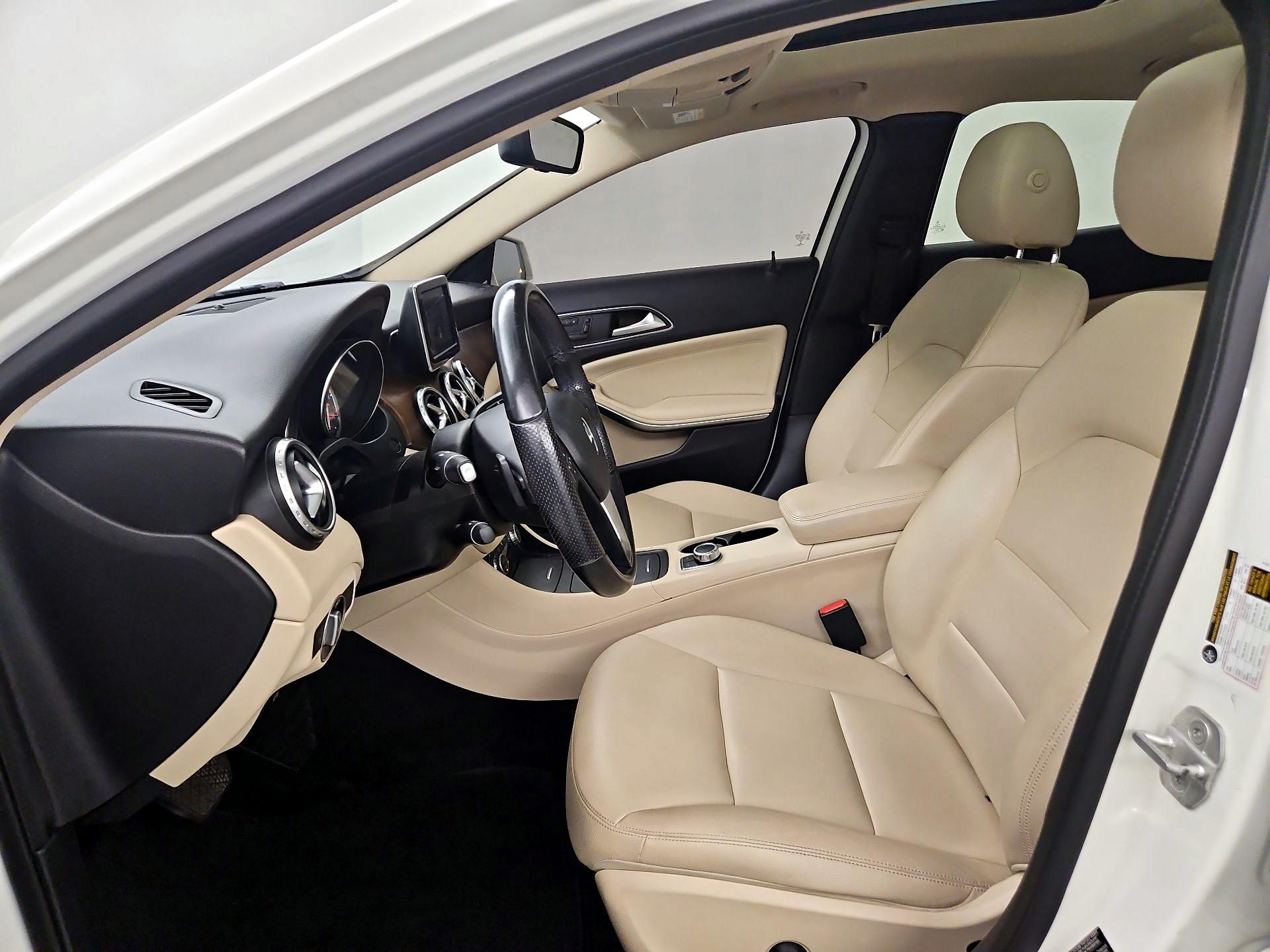 Thumbnail: 2015 Mercedes-Benz GLA - 11