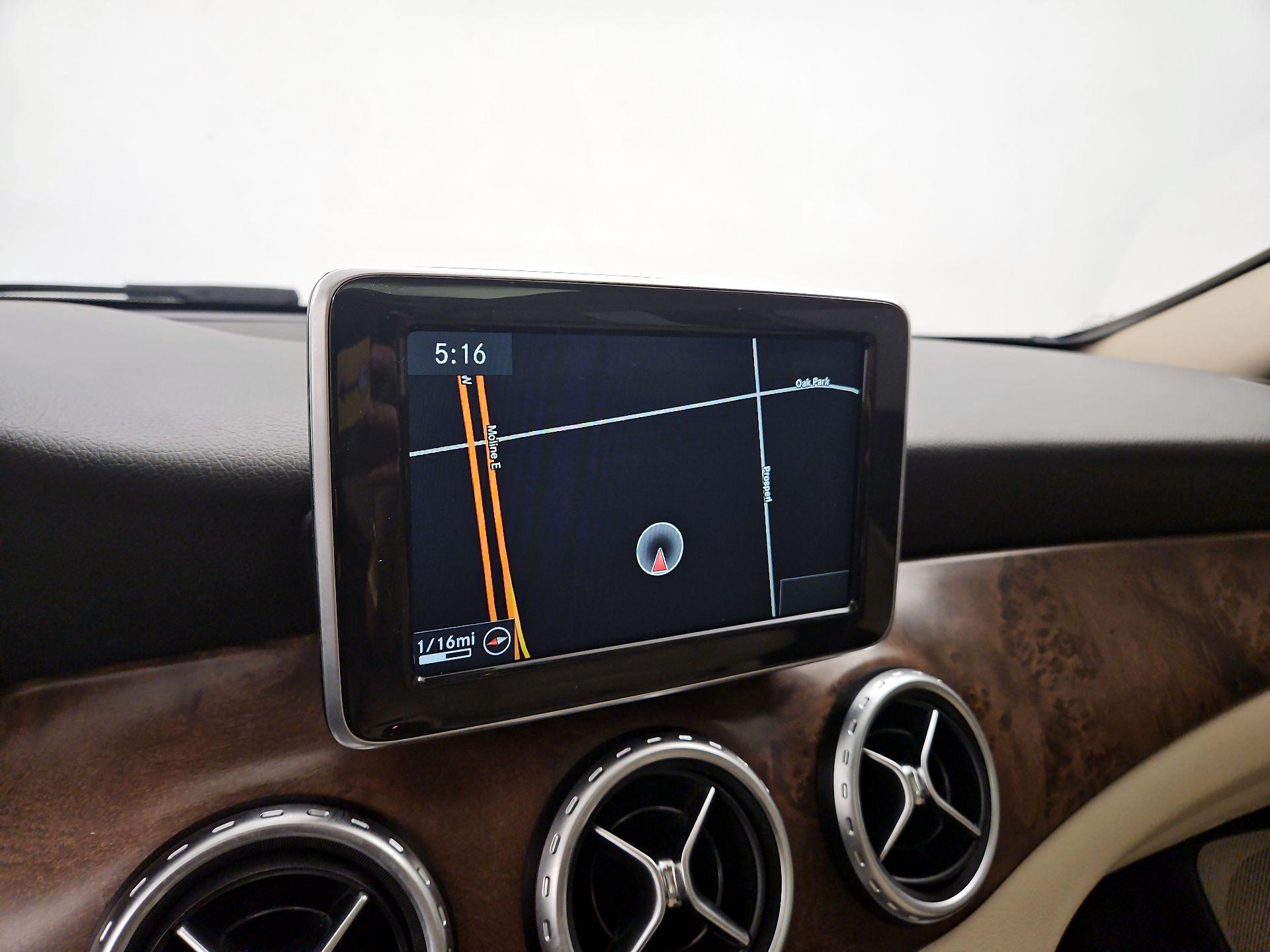Thumbnail: 2015 Mercedes-Benz GLA - 14
