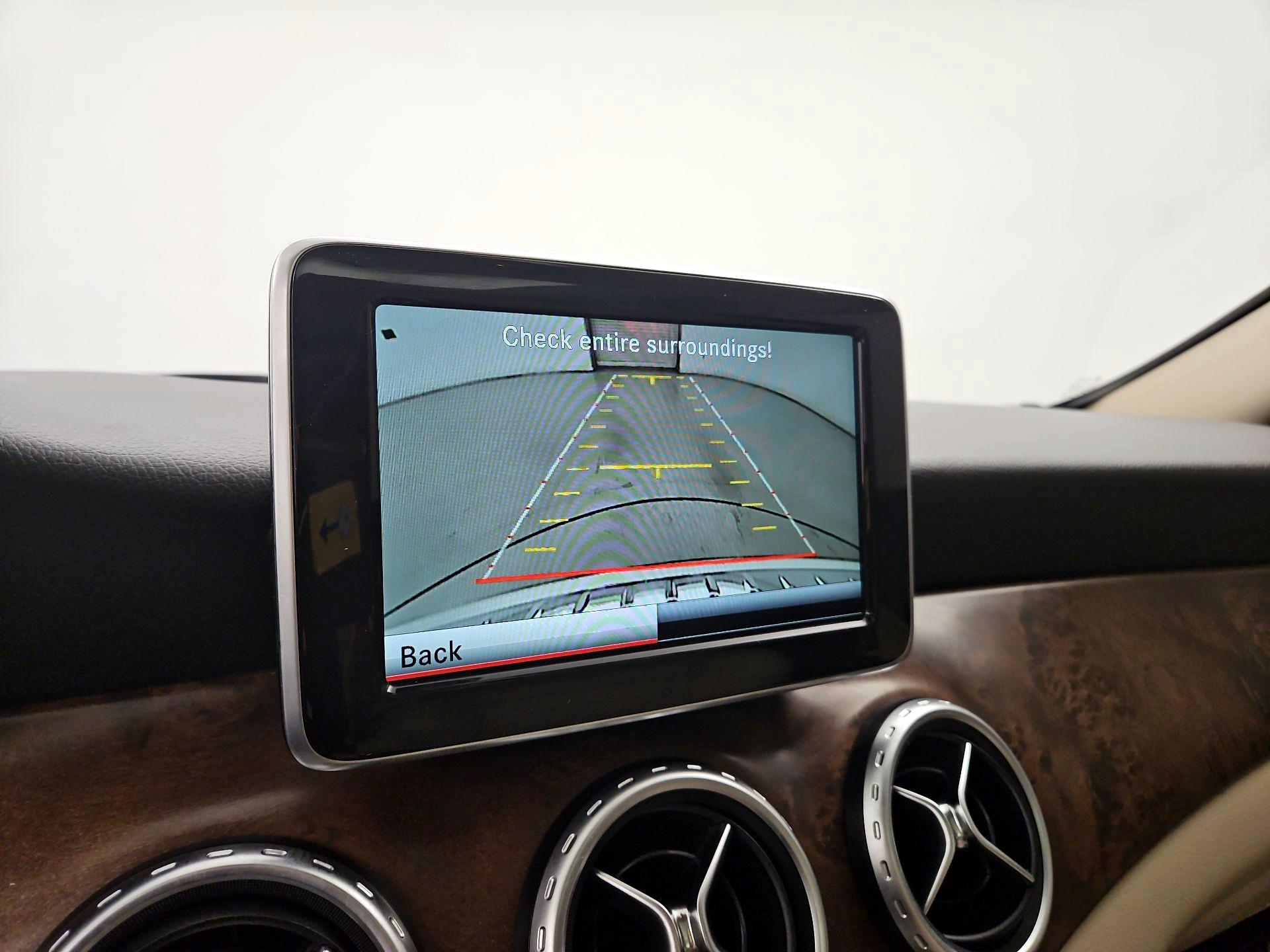 Thumbnail: 2015 Mercedes-Benz GLA - 15