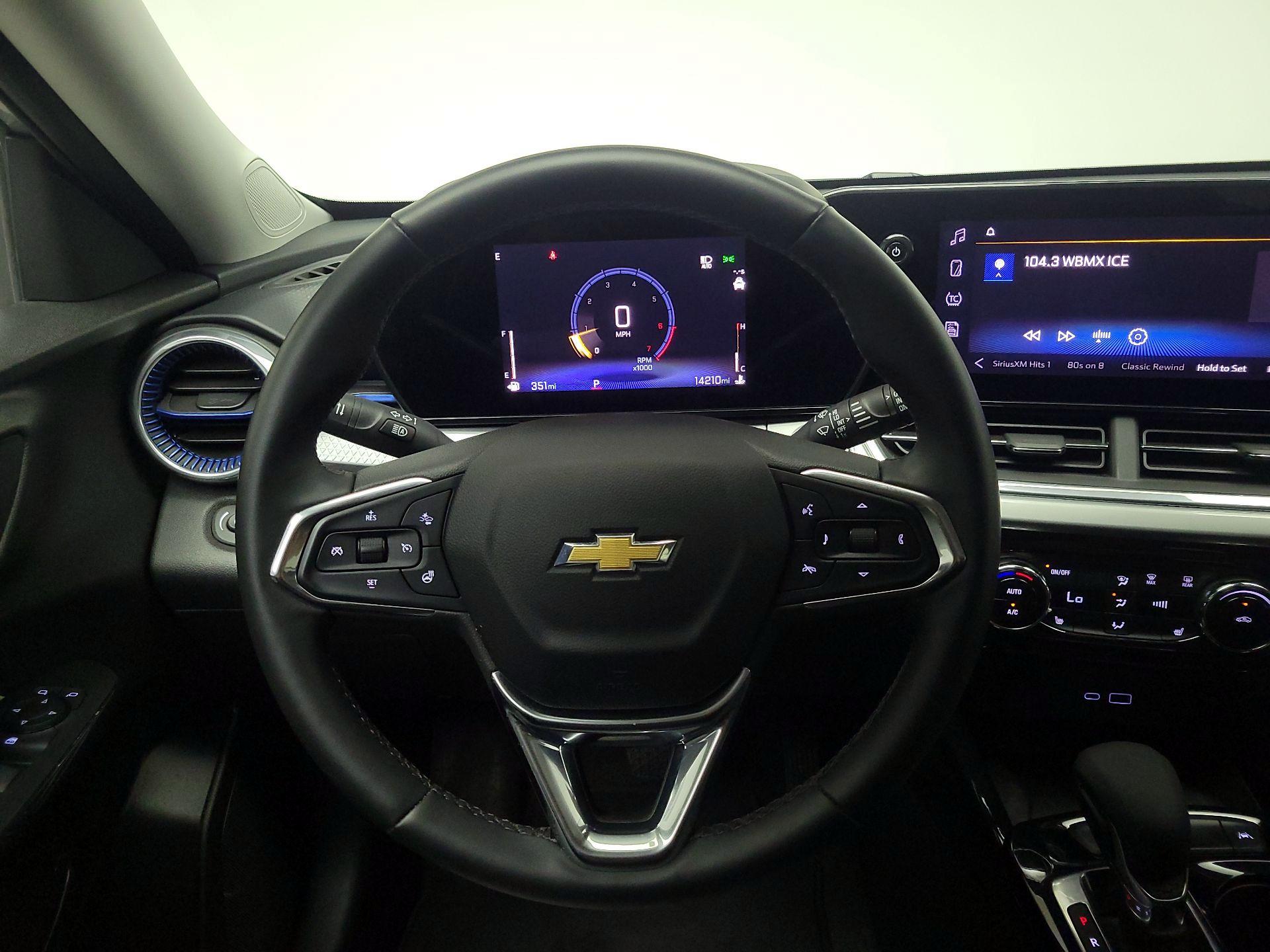 Thumbnail: 2024 Chevrolet Trax - 10