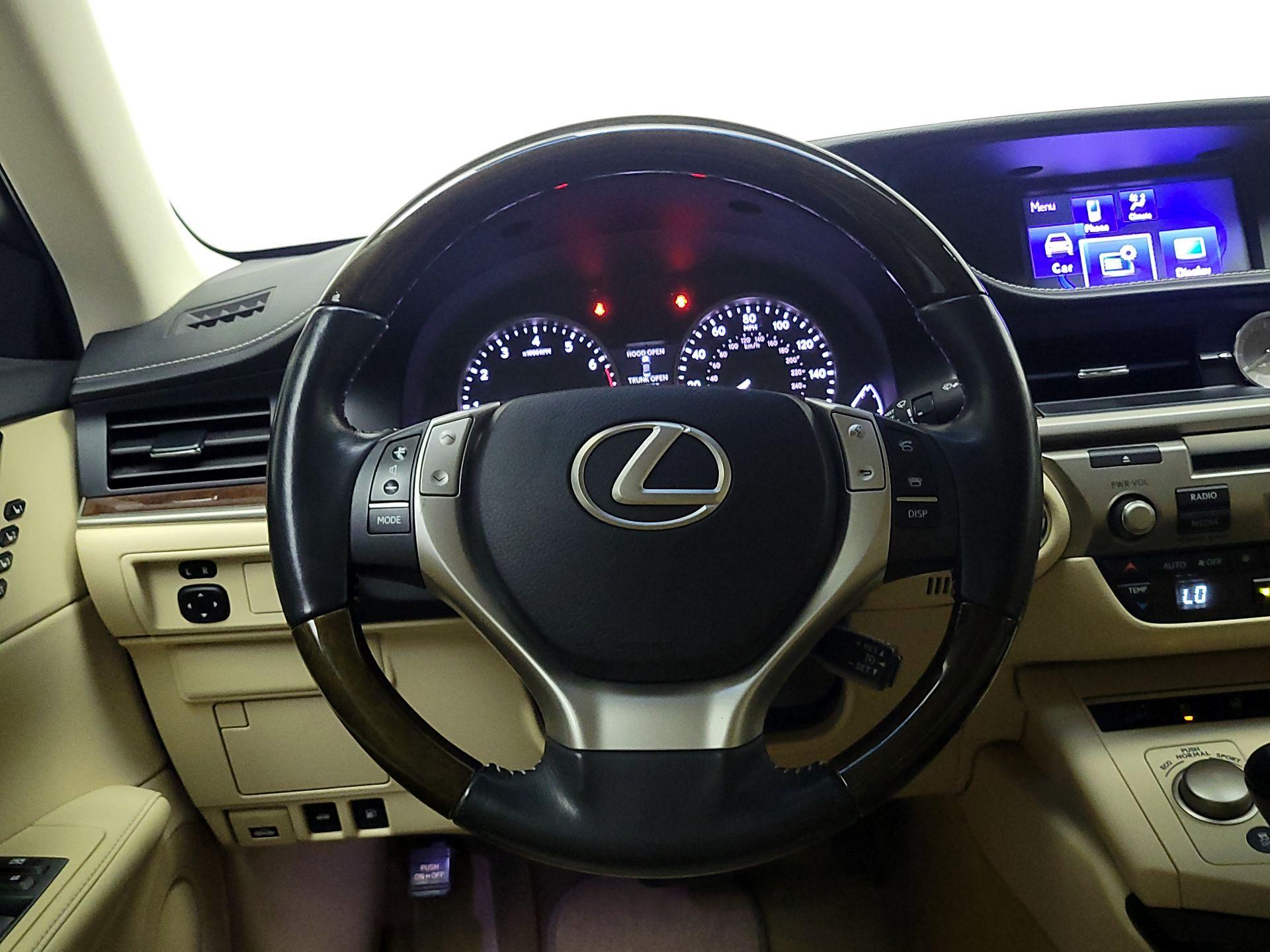Thumbnail: 2014 Lexus ES - 10