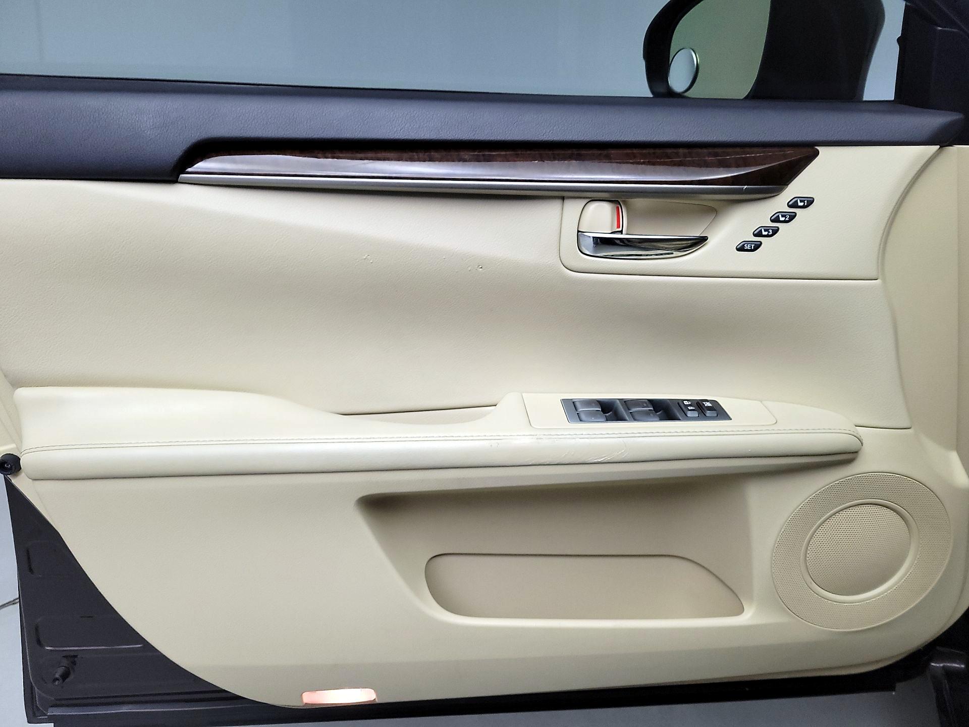 Thumbnail: 2014 Lexus ES - 12